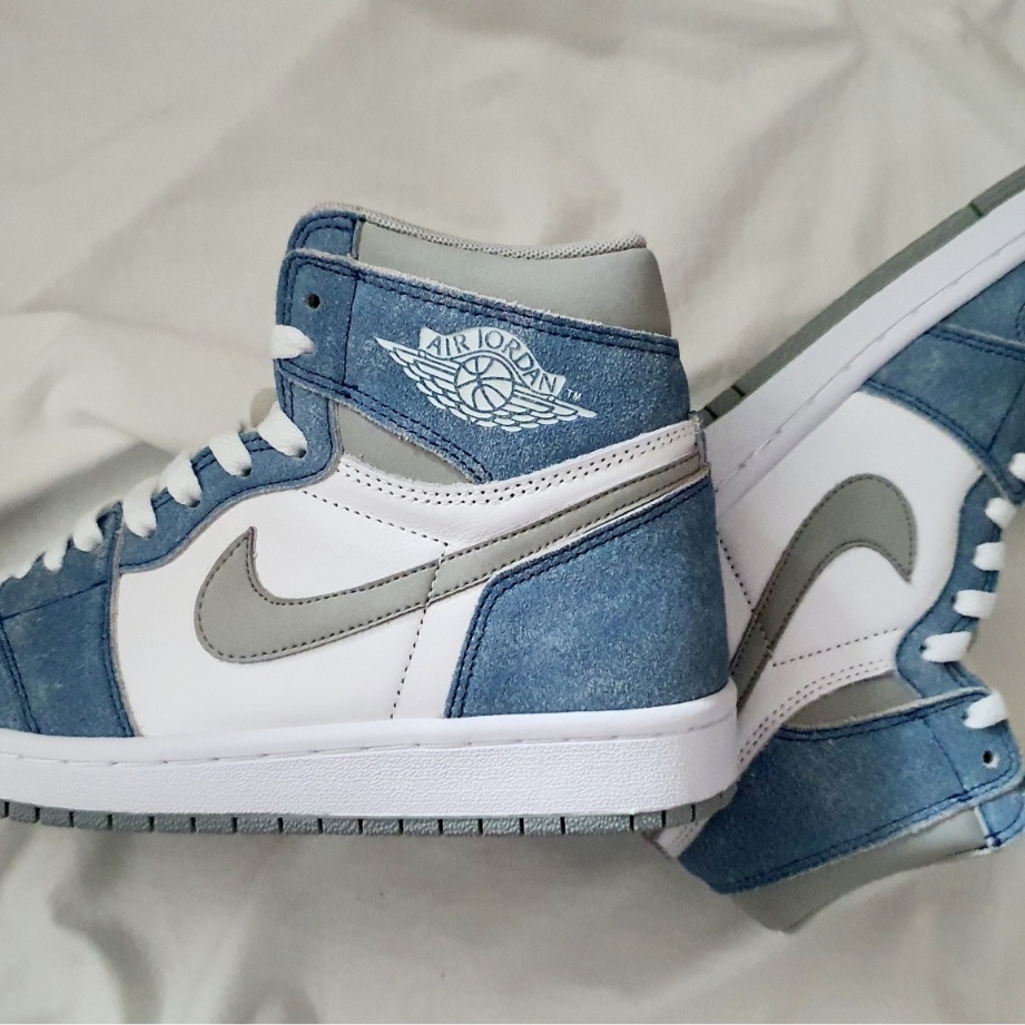 Jordan 1 Retro High OG Hyper Royal 착용 스타일