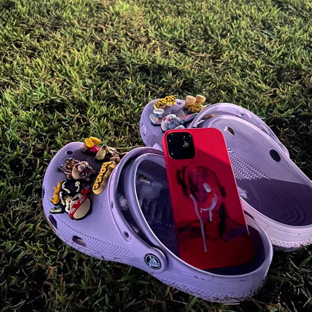 Crocs x Justin Bieber x Drew Classic Clog Lavender 착용 스타일 - 2
