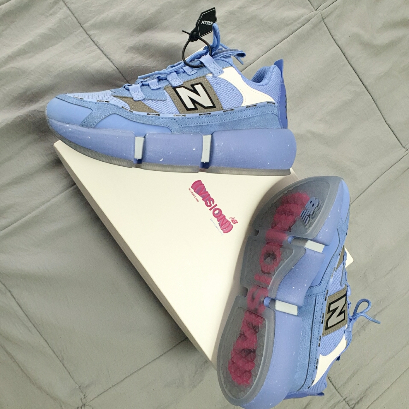 New Balance x Jaden Smith Vision Racer Wavy Baby Blue 착용 스타일 - 5