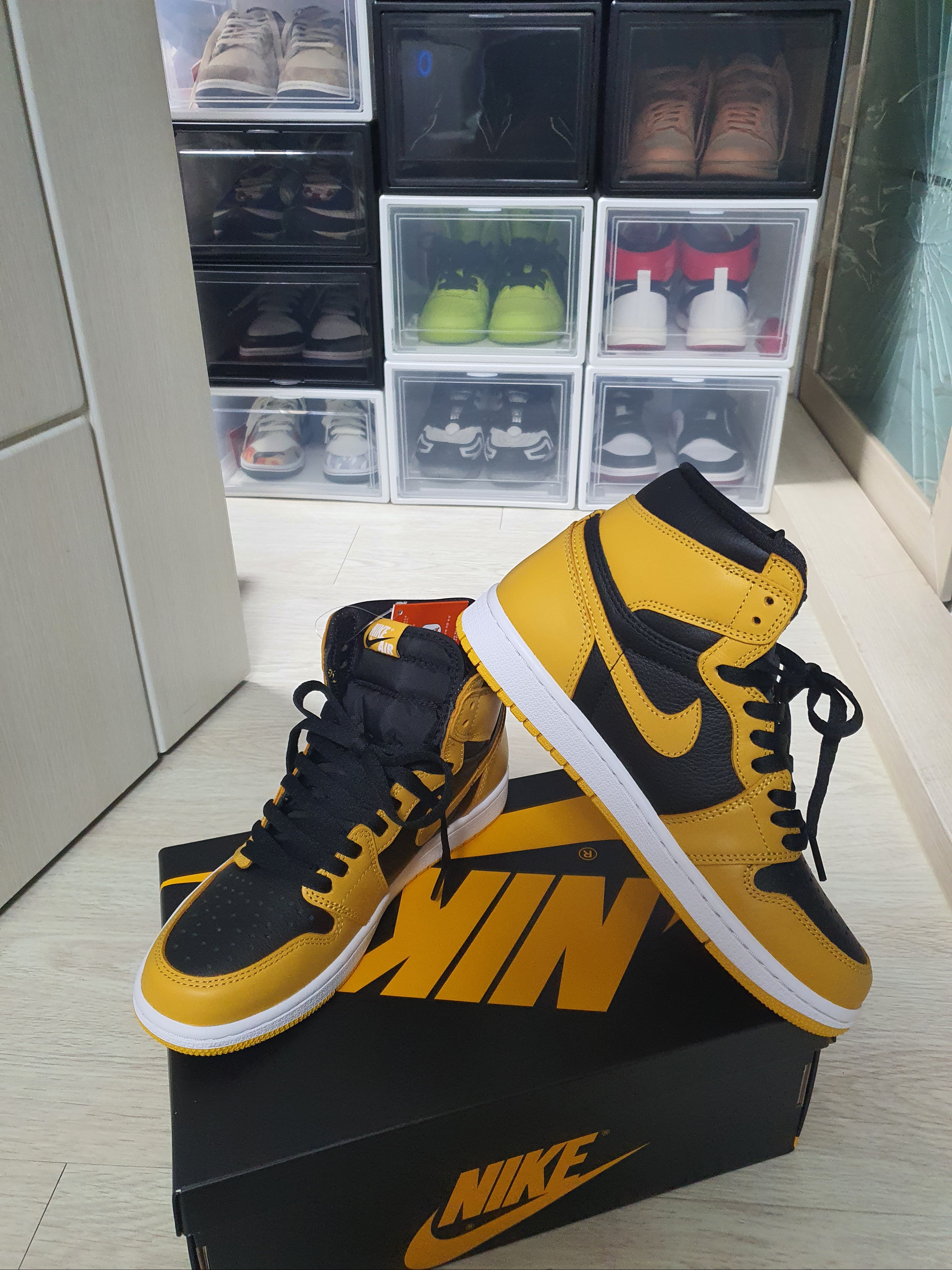 Nike Dunk Low Retro Varsity Maize, Jordan 1 Retro High OG Electro Orange 착용 스타일 - 3