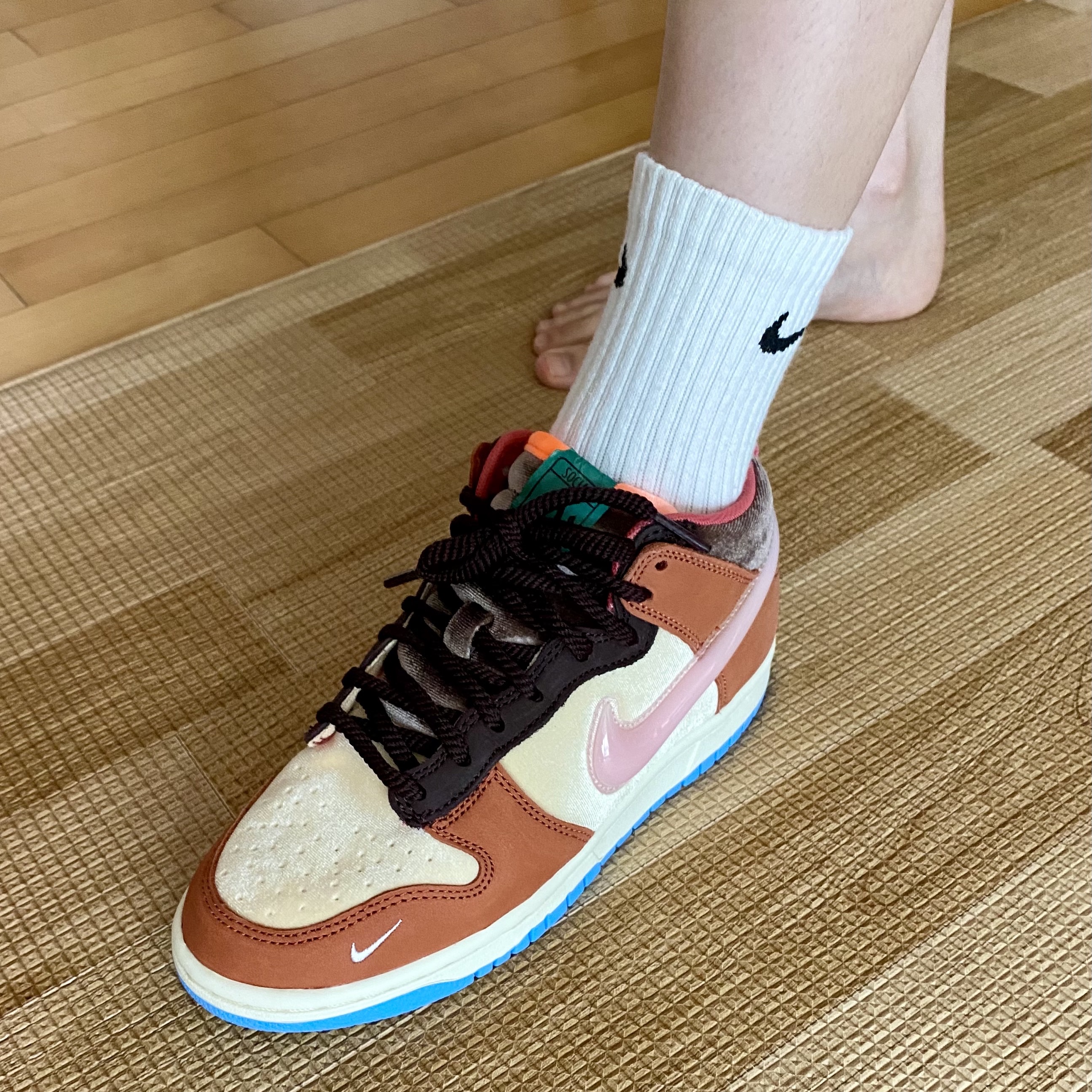 Nike x Social Status Dunk Mid Free Lunch Chocolate Milk 착용 스타일 - 1