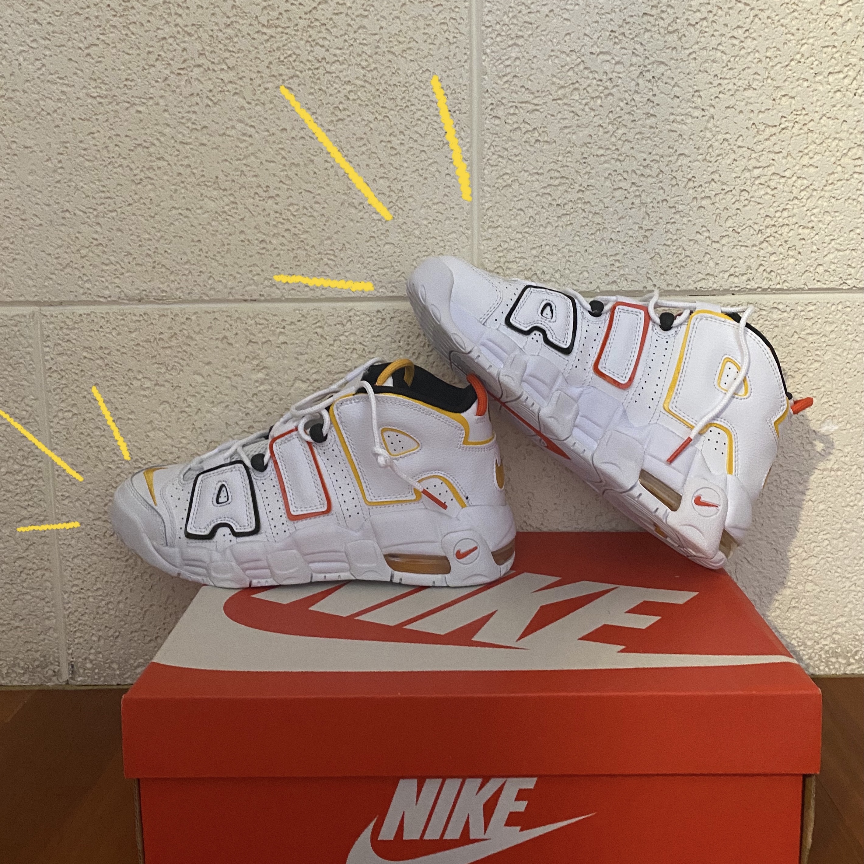 Nike Air More Uptempo Rayguns 착용 스타일 - 3