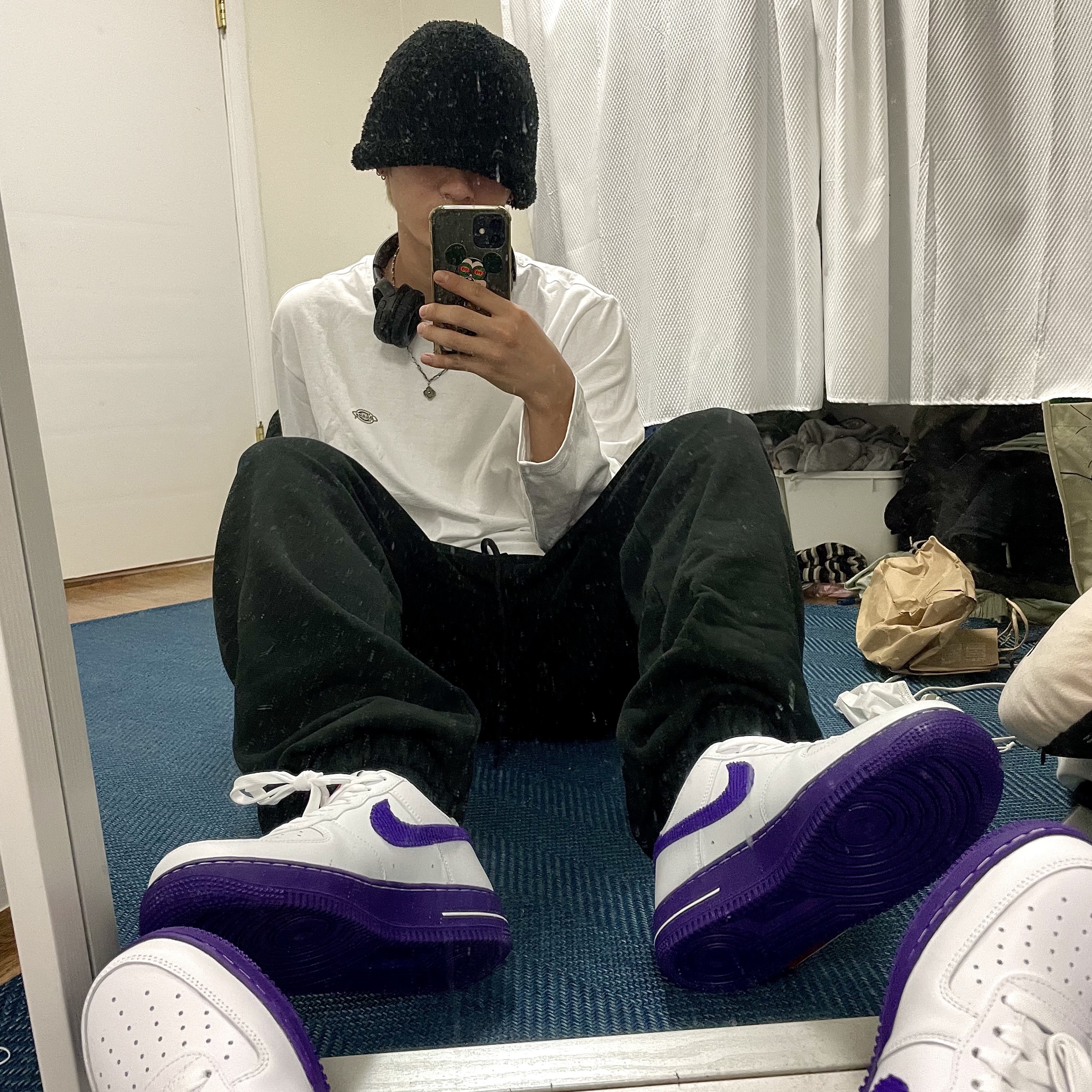 Nike Air Force 1 '07 LV8 EMB White and Court Purple 착용 스타일 - 2