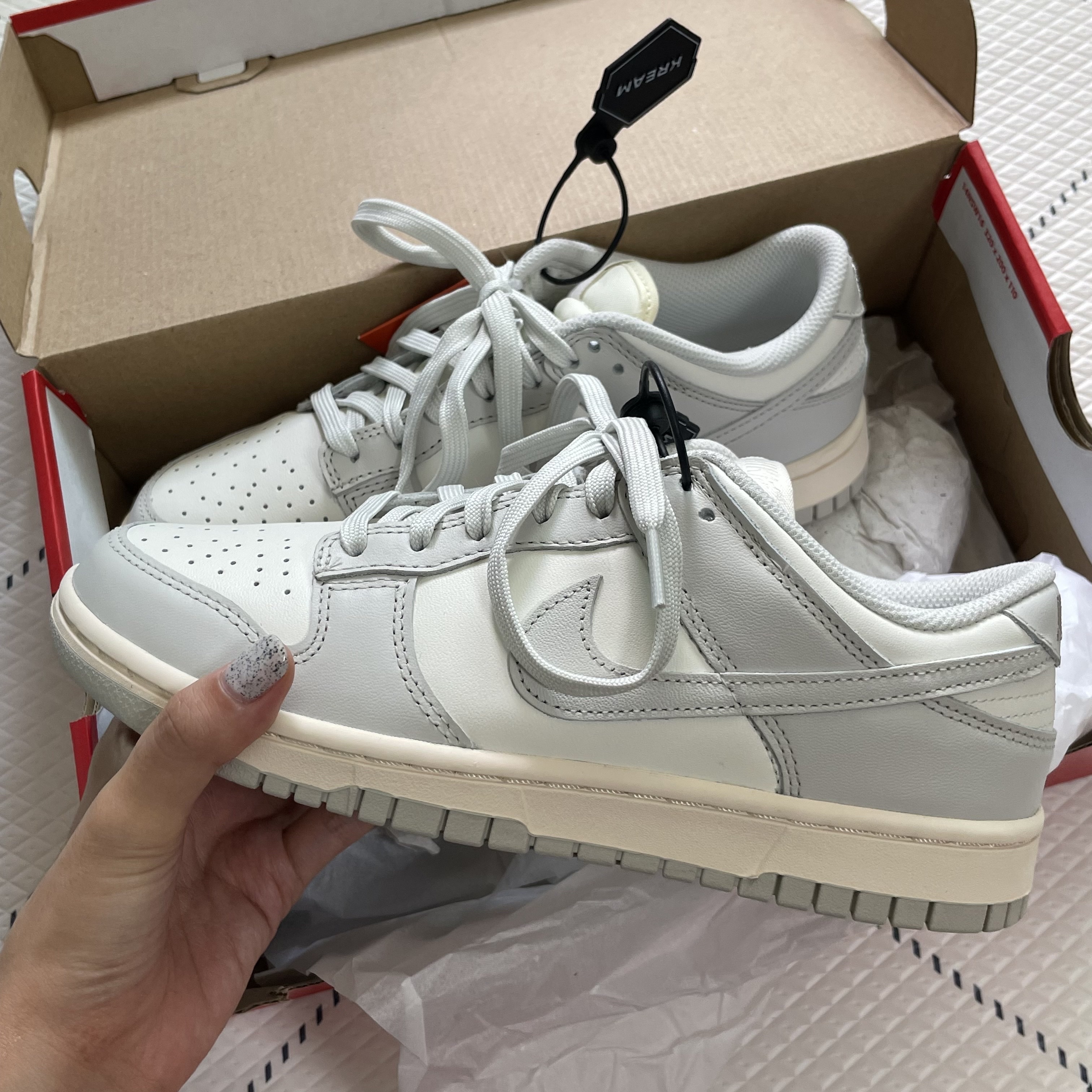 (W) Nike Dunk Low Light Bone 착용 스타일 - 2