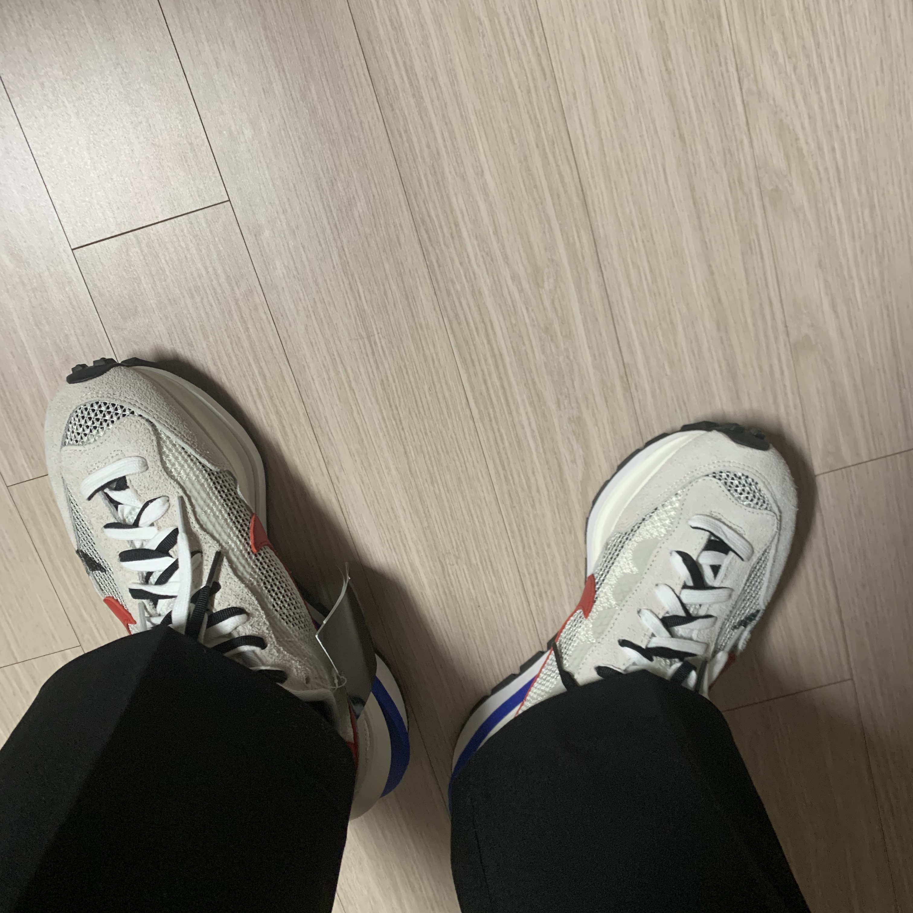 Nike x Sacai VaporWaffle Royal Fuchsia 착용 스타일 - 2