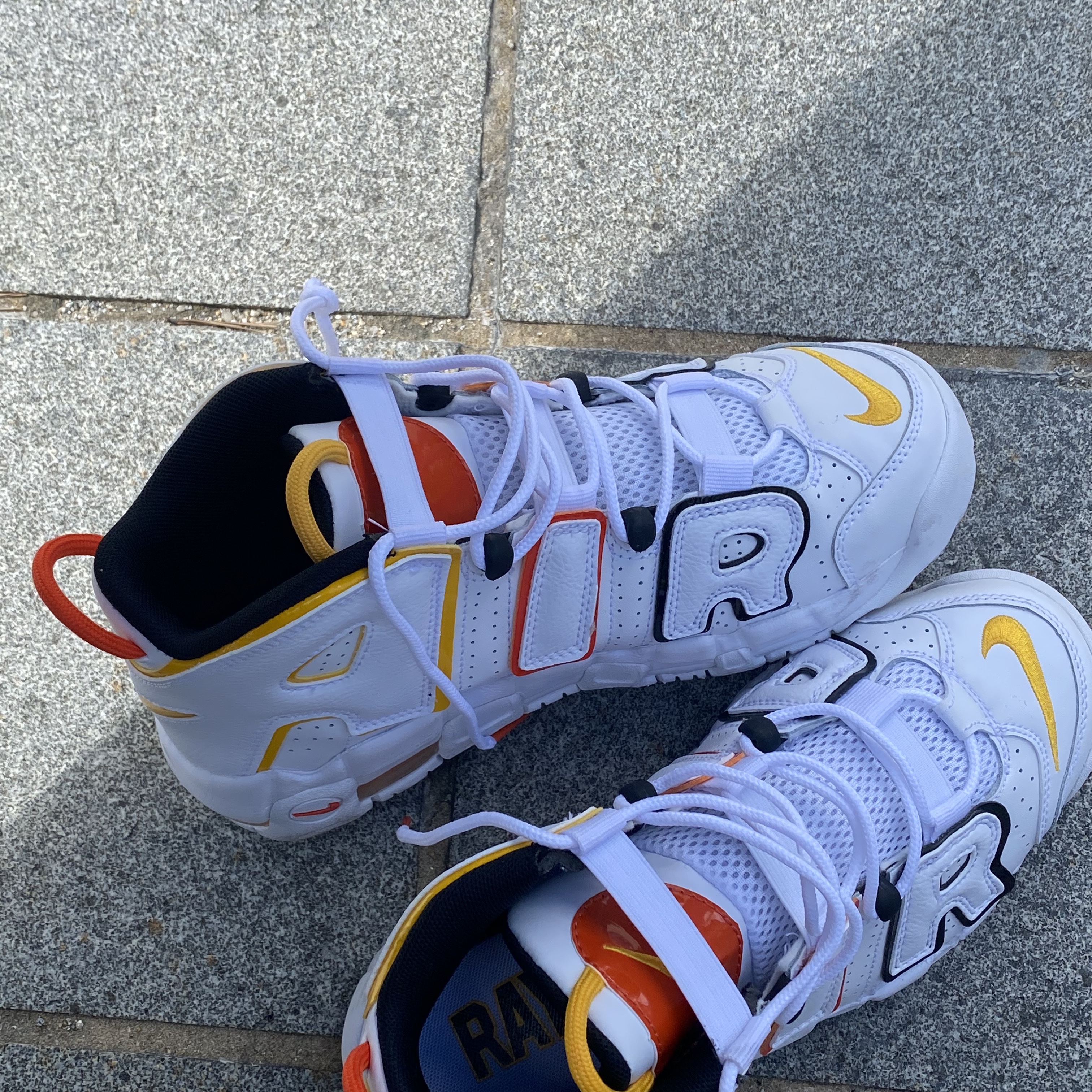 Nike Air More Uptempo Rayguns 착용 스타일 - 2