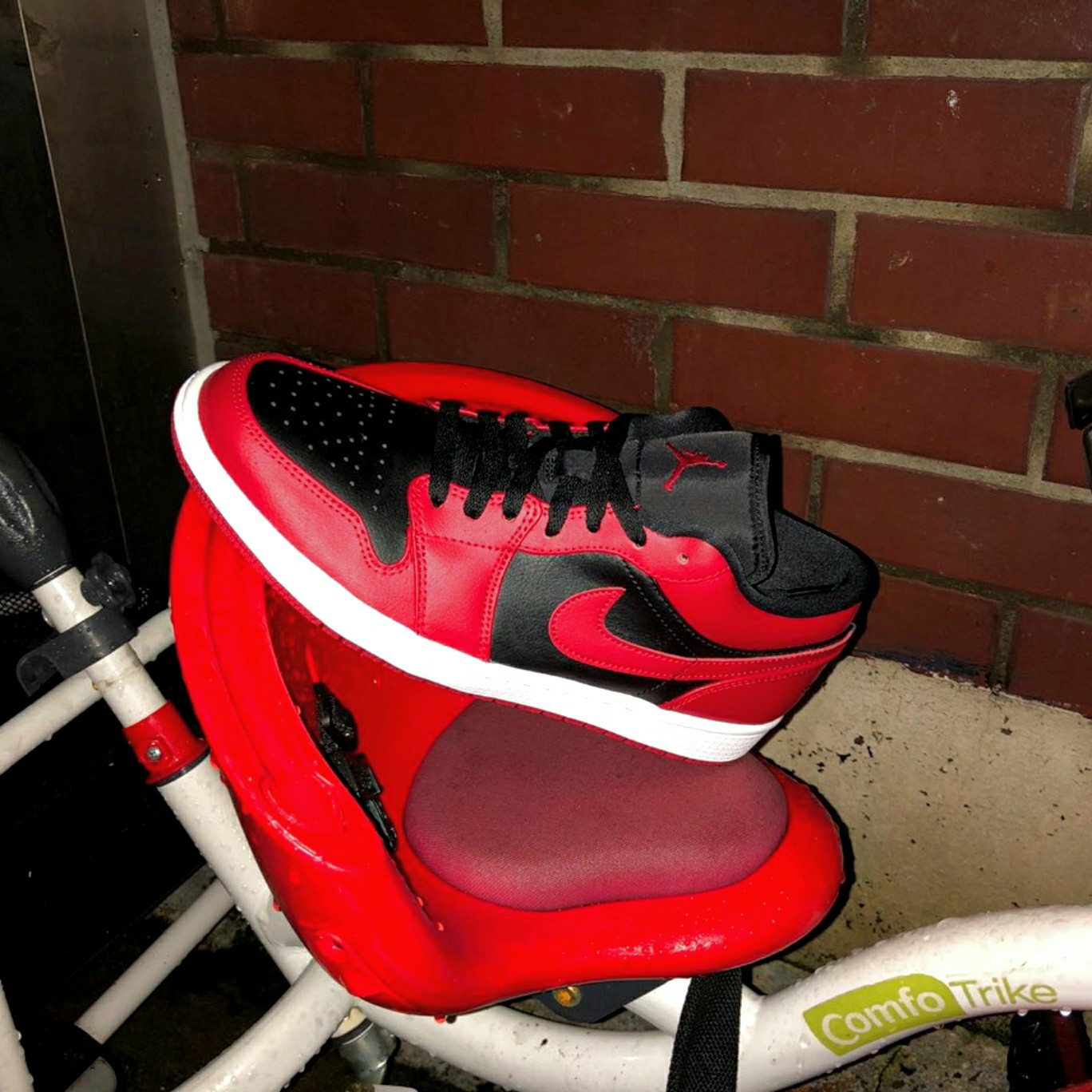 Jordan 1 Low Varsity Red 착용 스타일 - 1