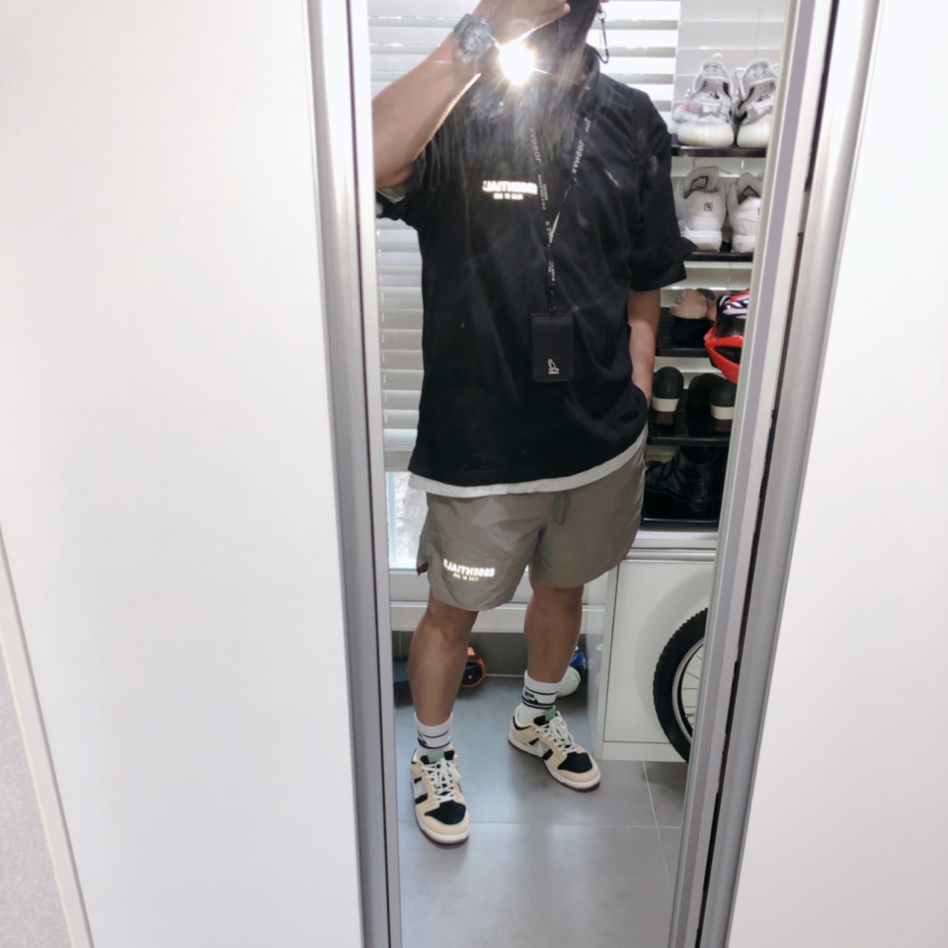 Essentials Short Sleeve Boxy Polo Dark Slate/Stretch Limo/Black - 20SS, Essentials Volley Shorts Taupe - 21SS 착용 스타일 - 2
