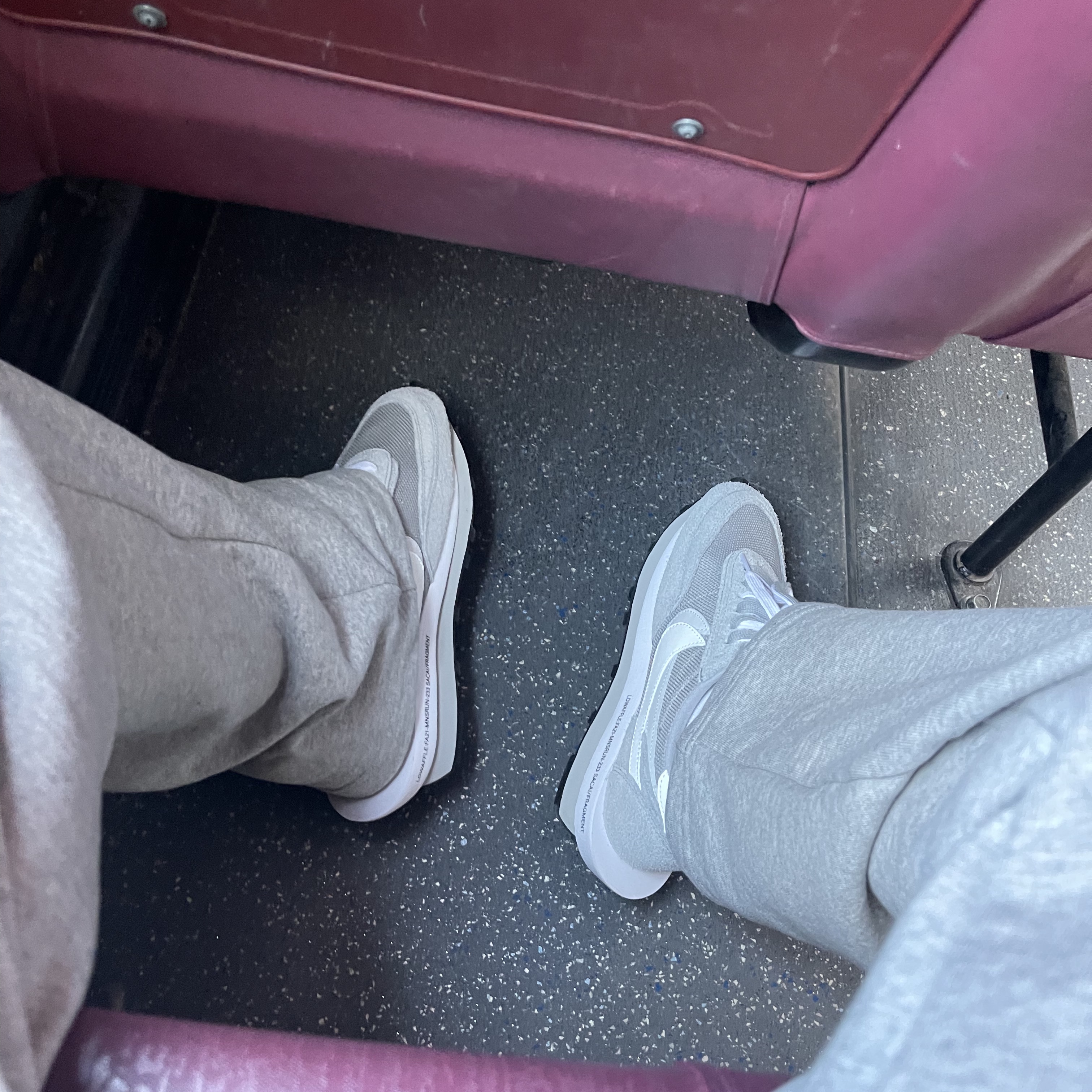 Nike x Sacai x Fragment LDWaffle Light Smoke Grey 착용 스타일 - 1