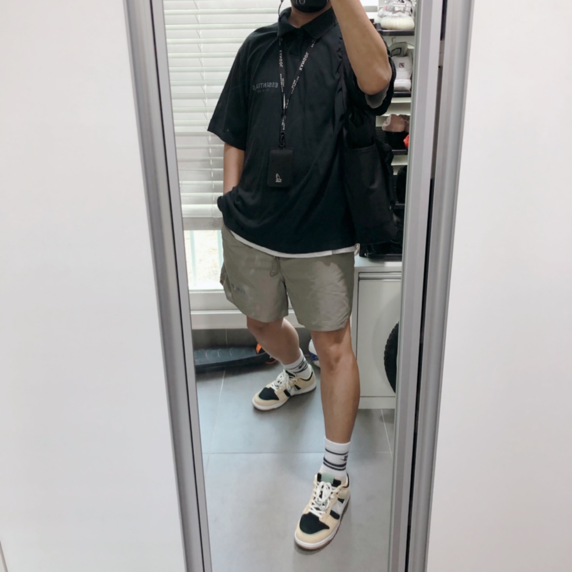 Essentials Short Sleeve Boxy Polo Dark Slate/Stretch Limo/Black - 20SS, Essentials Volley Shorts Taupe - 21SS 착용 스타일 - 3