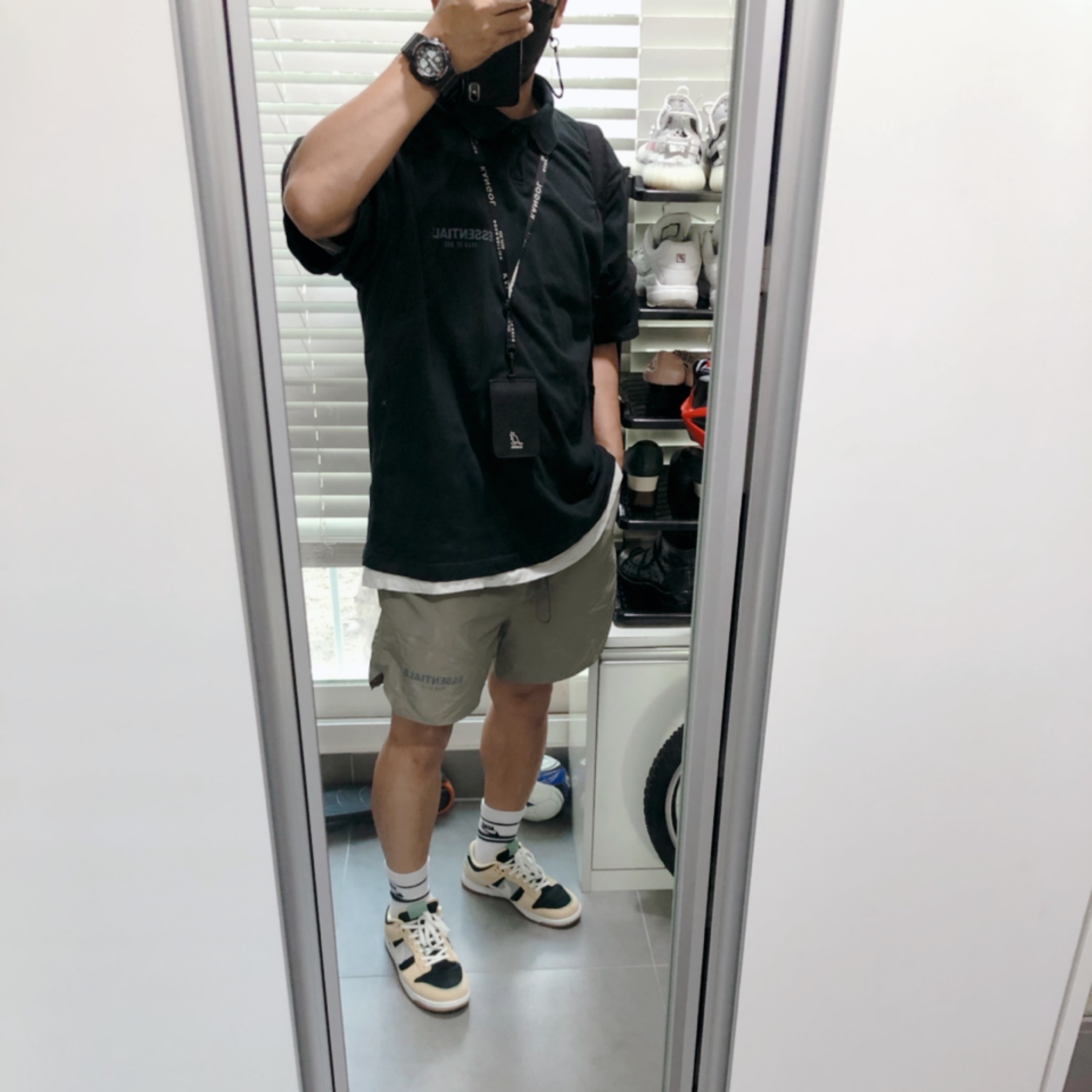 Essentials Short Sleeve Boxy Polo Dark Slate/Stretch Limo/Black - 20SS, Essentials Volley Shorts Taupe - 21SS 착용 스타일 - 1
