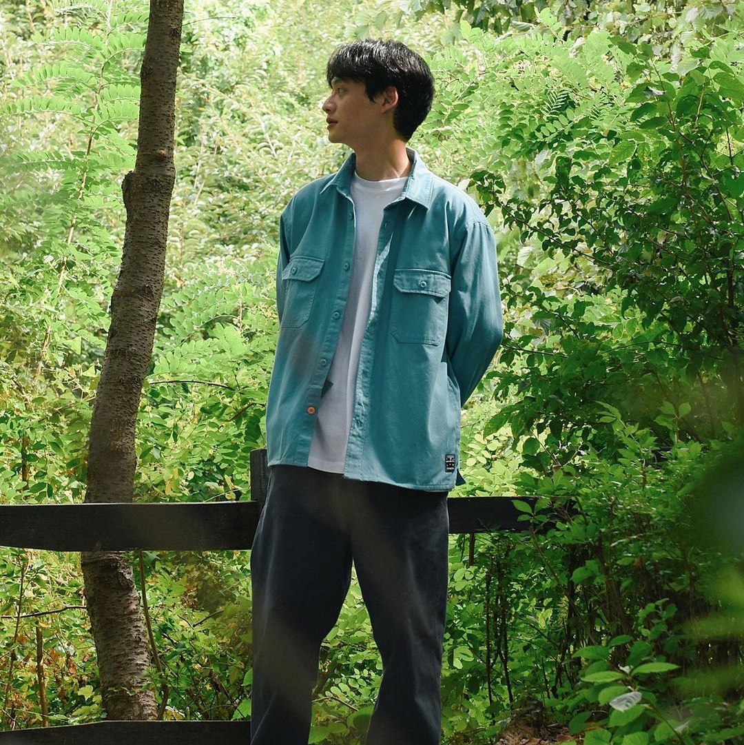 IAB Studio x Obey Eyes Icon T-Shirt White, IAB Studio x Obey Archer Cardigan Blue 착용 스타일 - 3