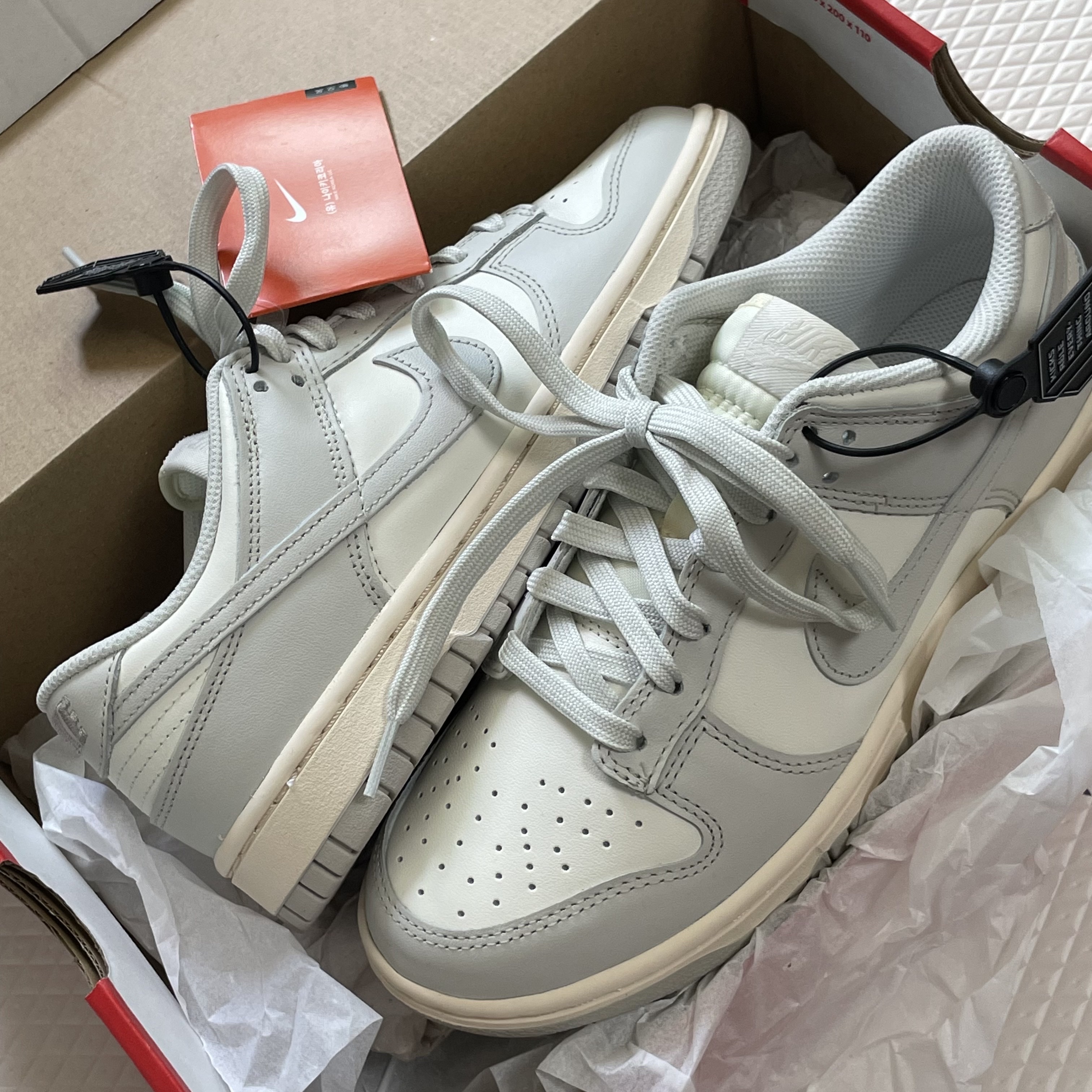 (W) Nike Dunk Low Light Bone 착용 스타일 - 1