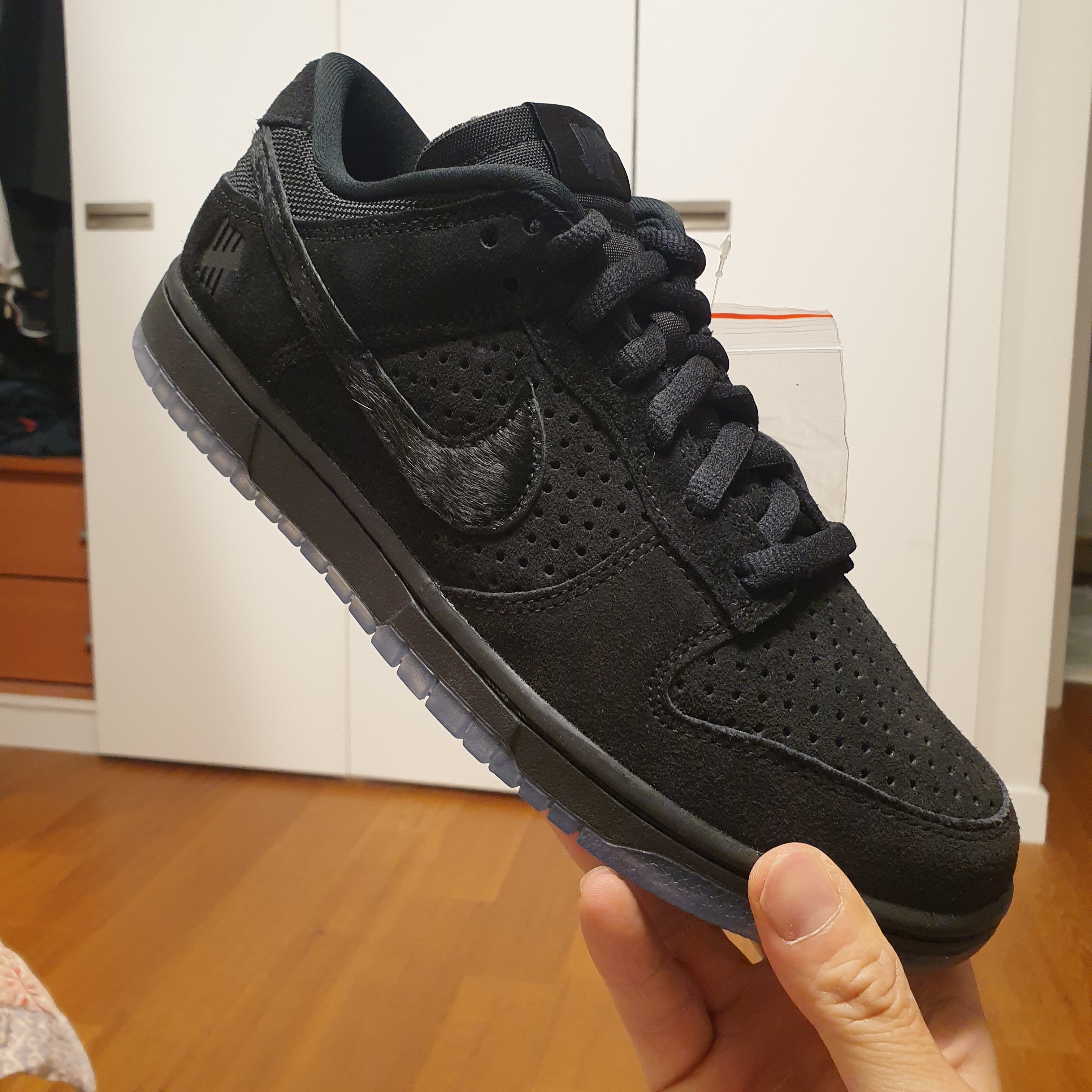 Nike x Undefeated Dunk Low SP 5 On It Black 착용 스타일 - 1