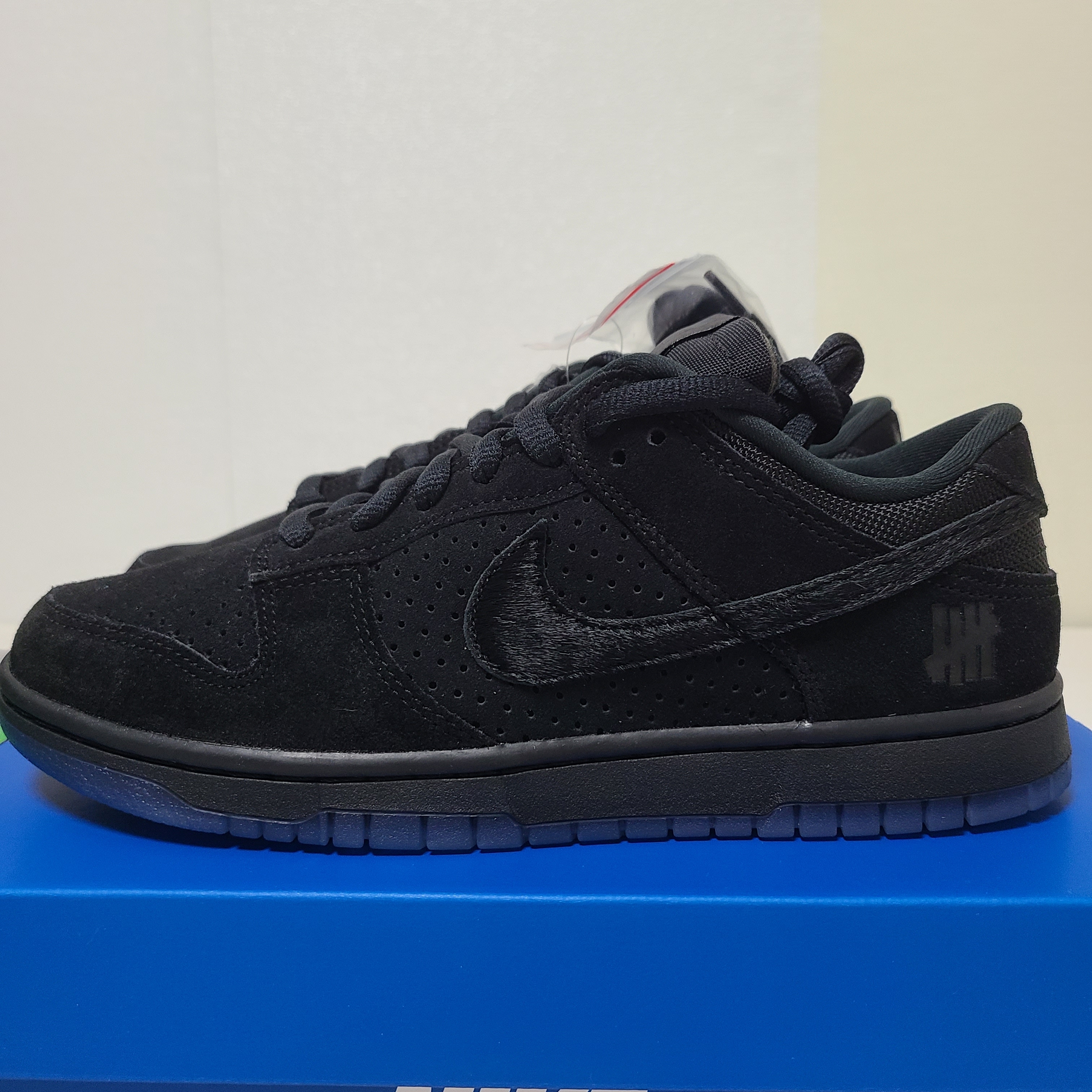 Nike x Undefeated Dunk Low SP 5 On It Black 착용 스타일 - 3