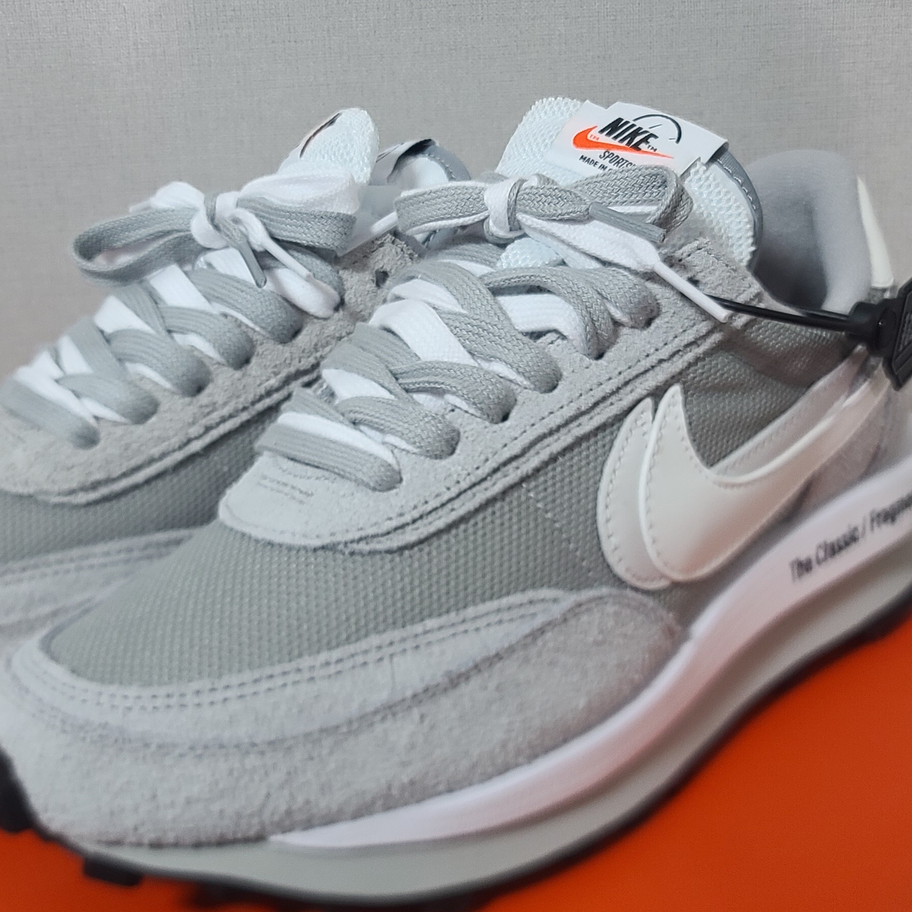 Nike x Sacai x Fragment LDWaffle Light Smoke Grey 착용 스타일 - 2