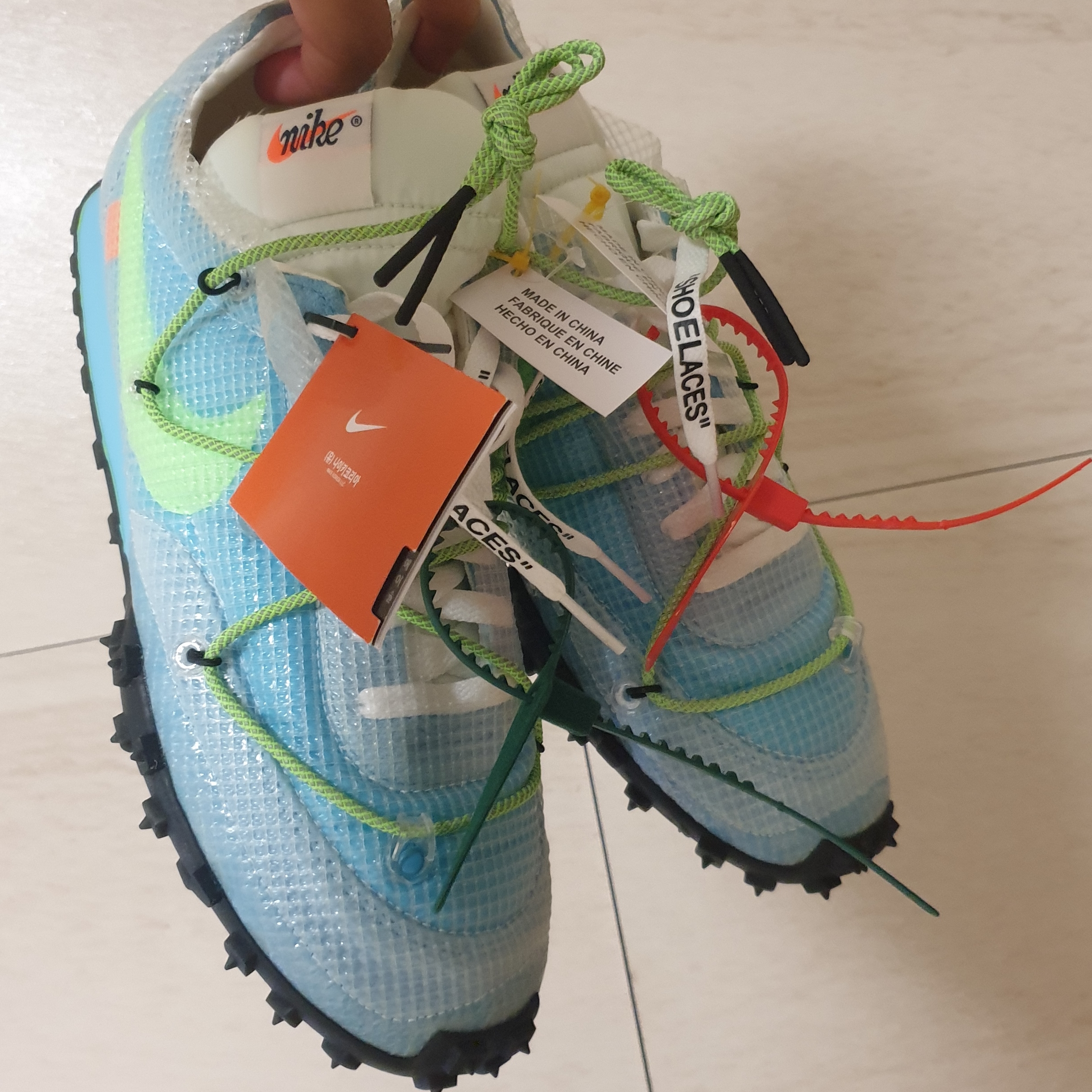 (W) Nike x Off-White Waffle Racer Vivid Sky 착용 스타일 - 2