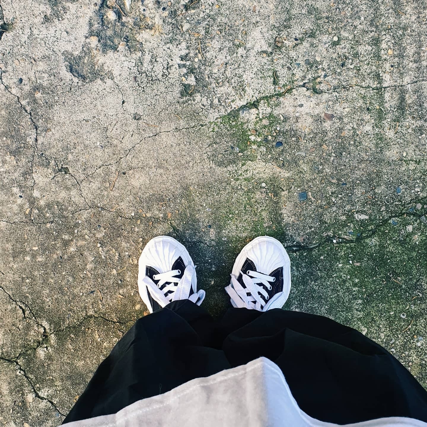 Maison Mihara Yasuhiro Blakey OG Sole Canvas Low-top Sneakers Black 착용 스타일 - 4