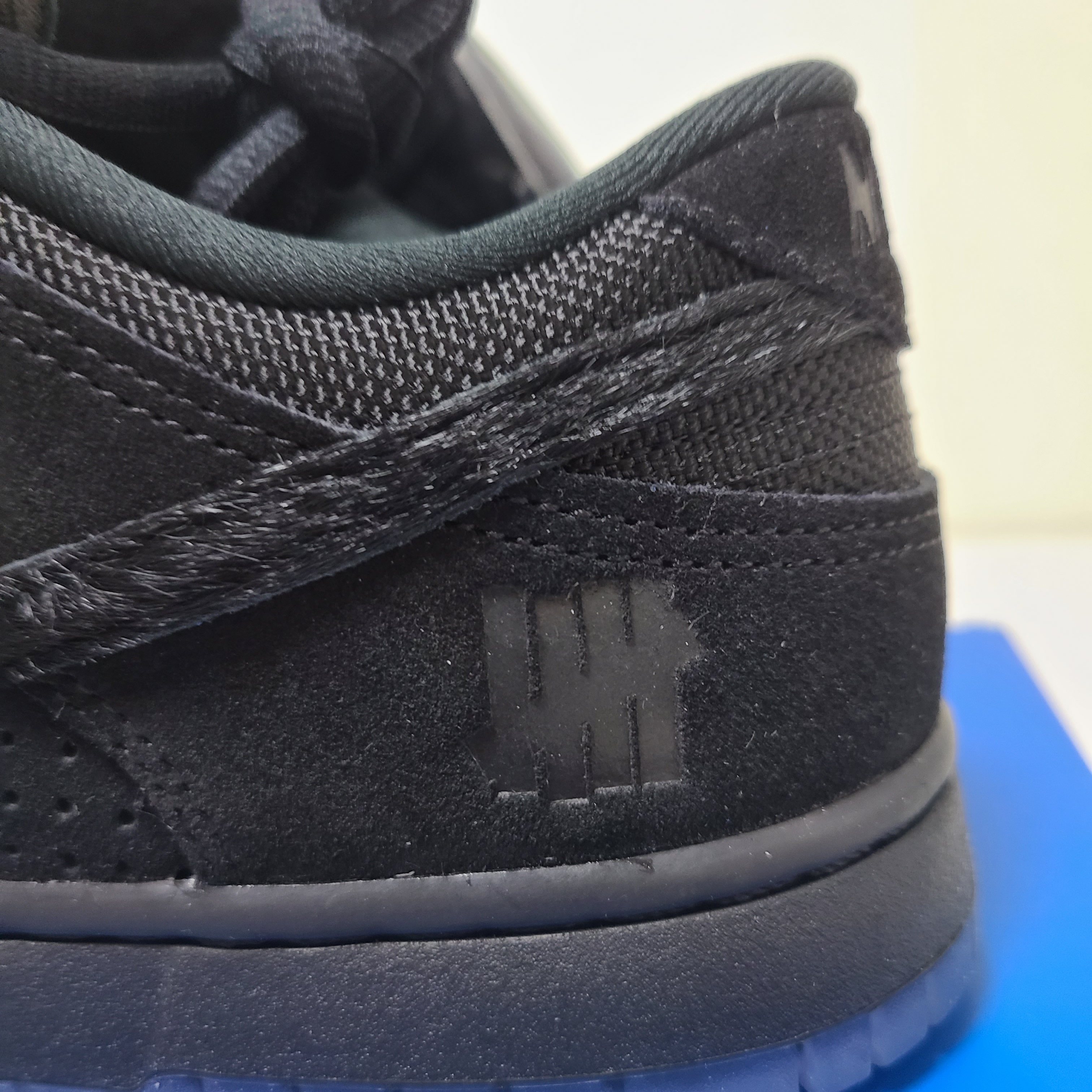 Nike x Undefeated Dunk Low SP 5 On It Black 착용 스타일 - 2