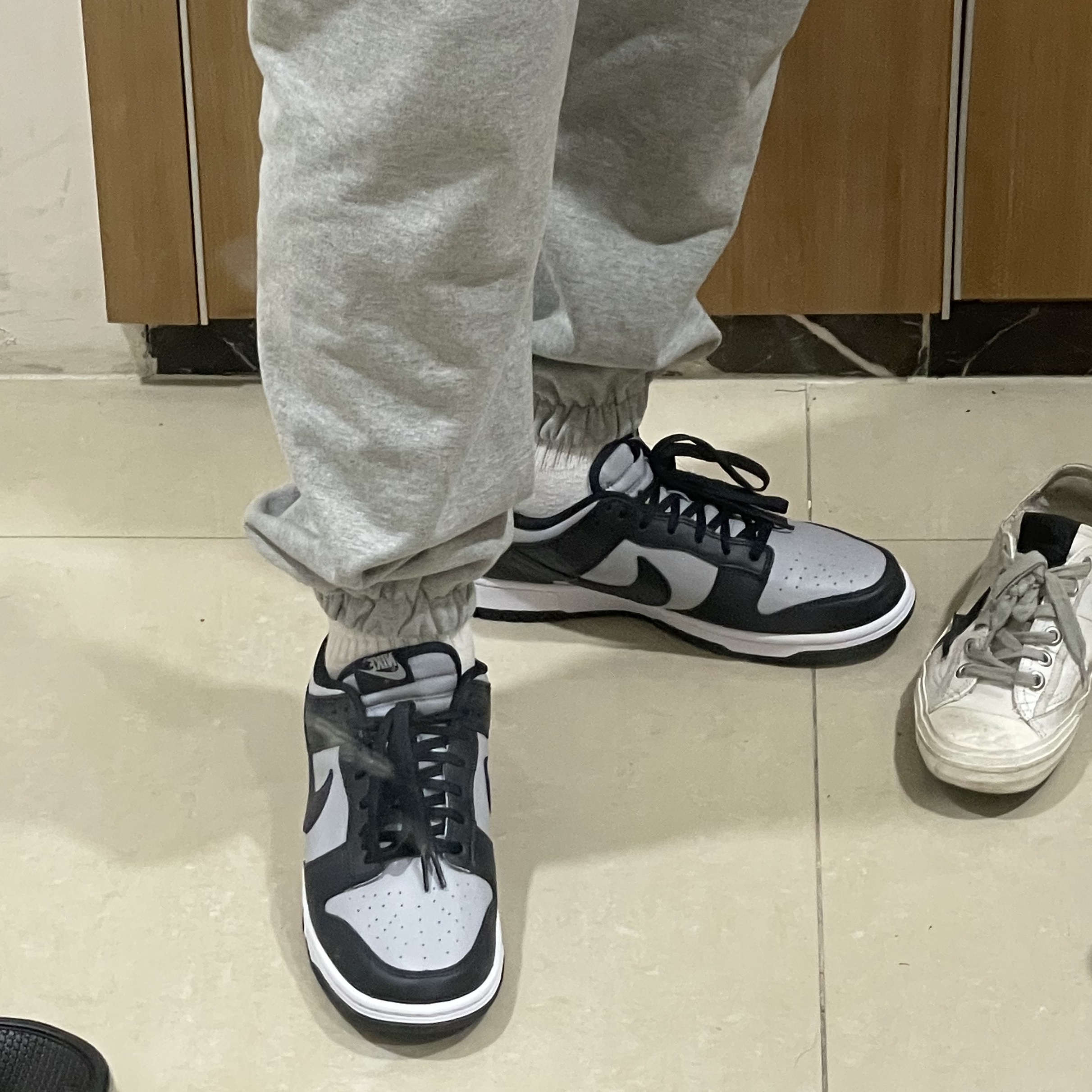 Nike Dunk Low Retro Championship Grey 착용 스타일 - 1