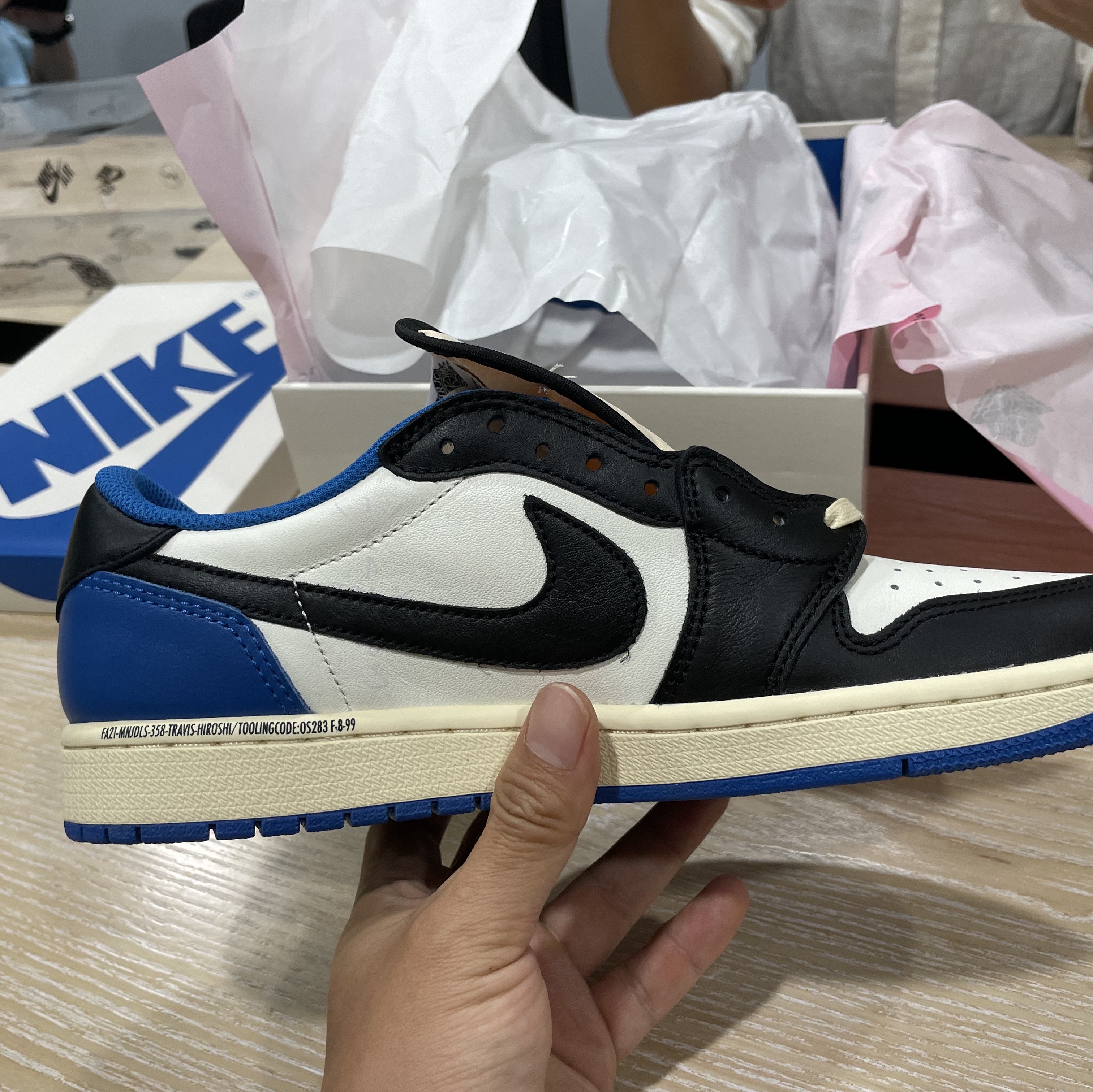Jordan 1 x Travis Scott x Fragment Retro Low OG SP Military Blue 착용 스타일