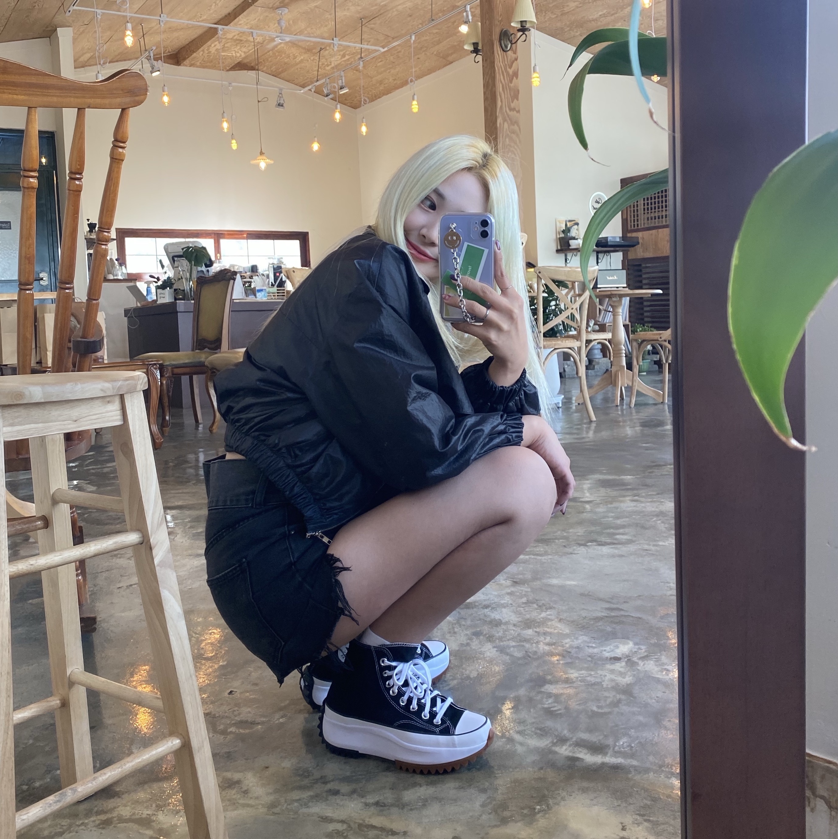Converse Run Star Hike Hi Black White Gum 착용 스타일 - 2