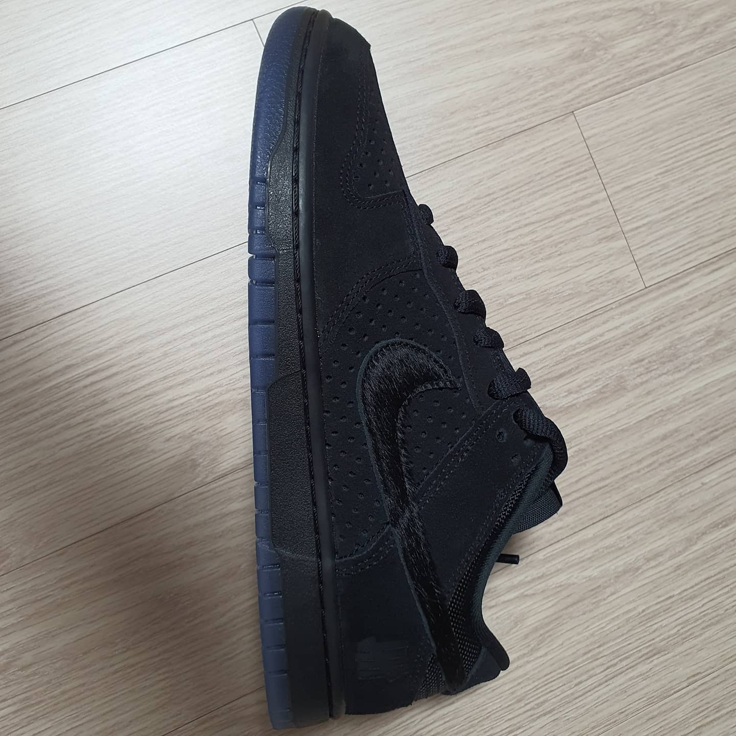 Nike x Undefeated Dunk Low SP 5 On It Black 착용 스타일 - 2