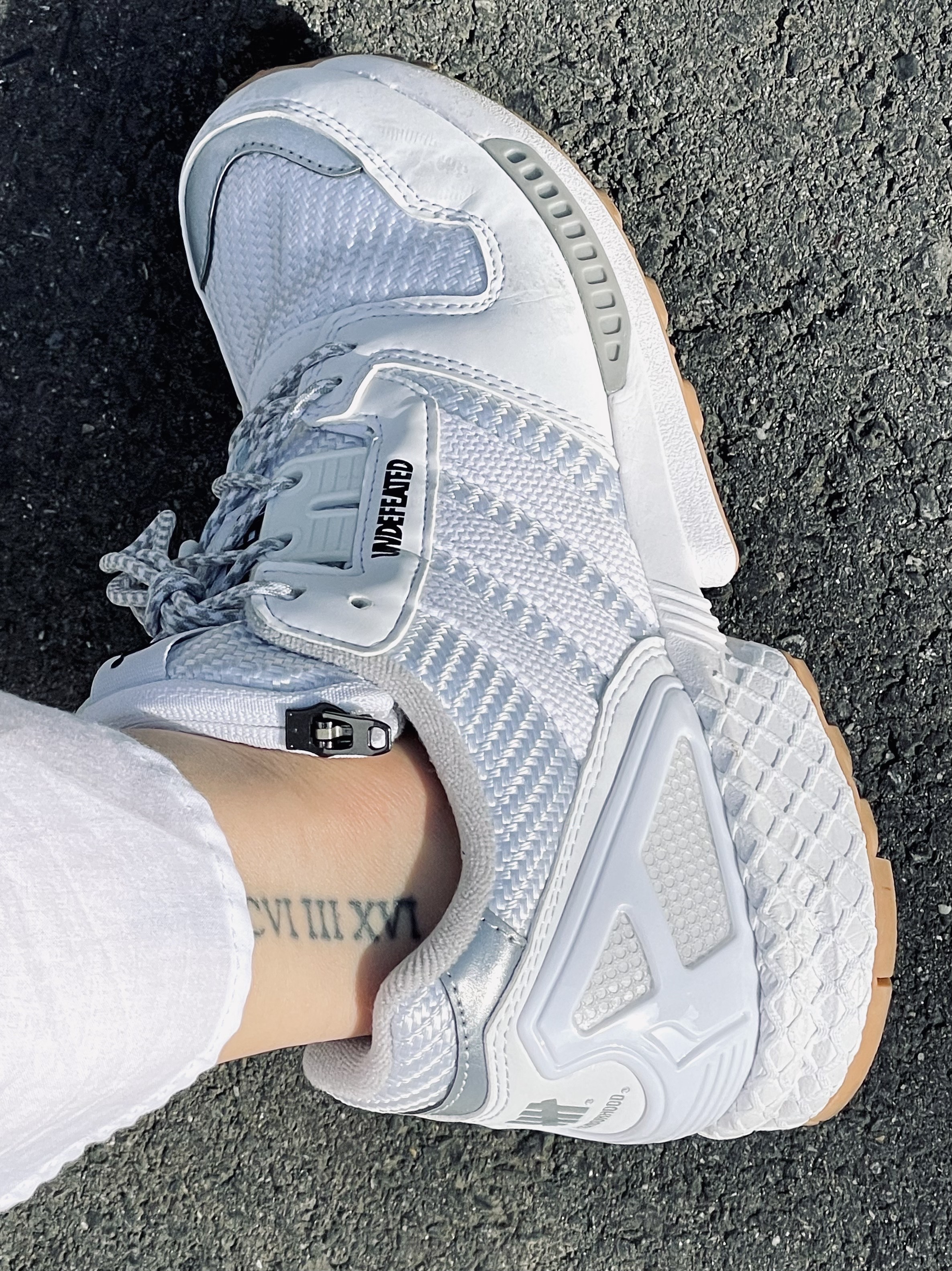 Adidas x Undefeated x Neighborhood ZX 8000 White Gum 착용 스타일