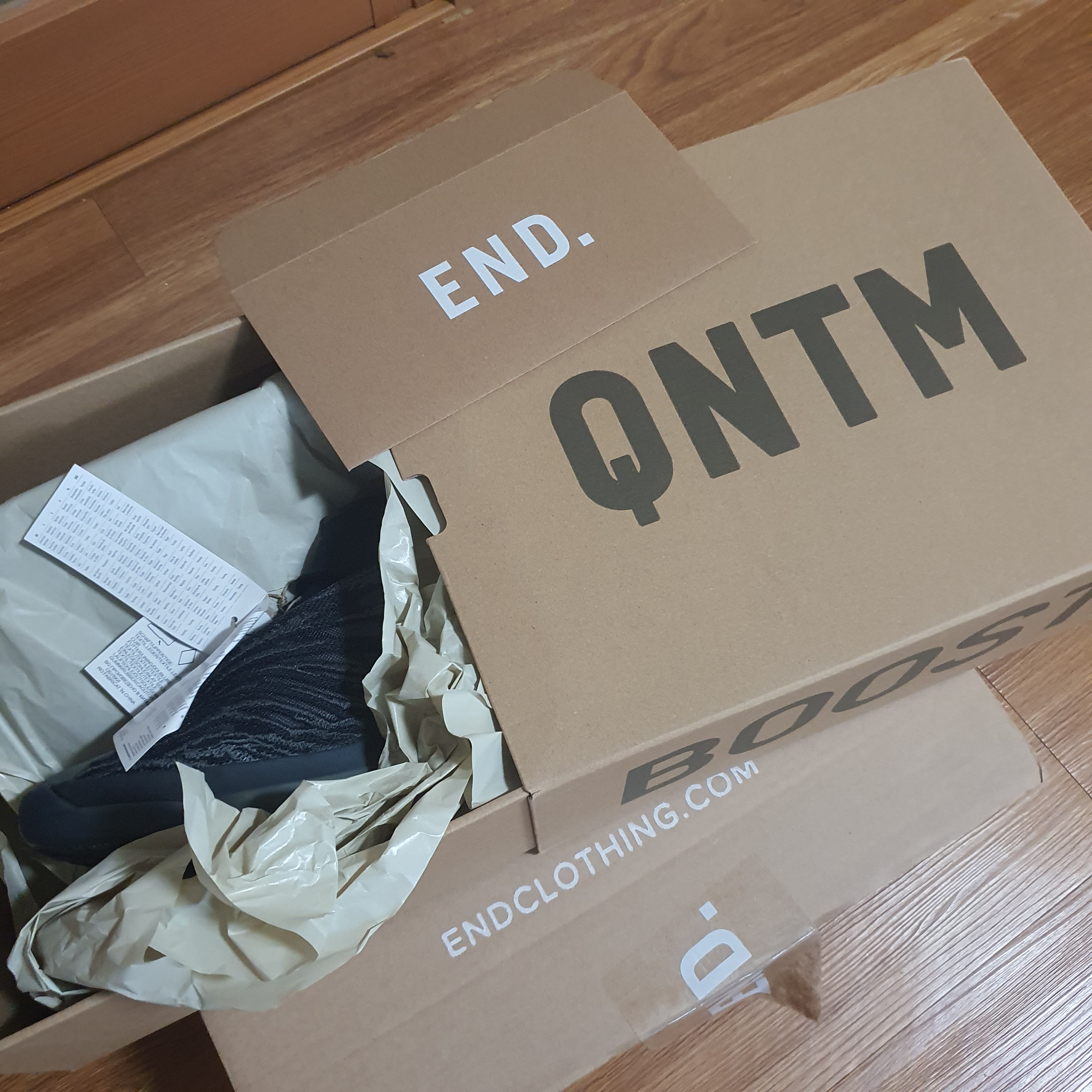 Adidas Yeezy QNTM Onyx 착용 스타일