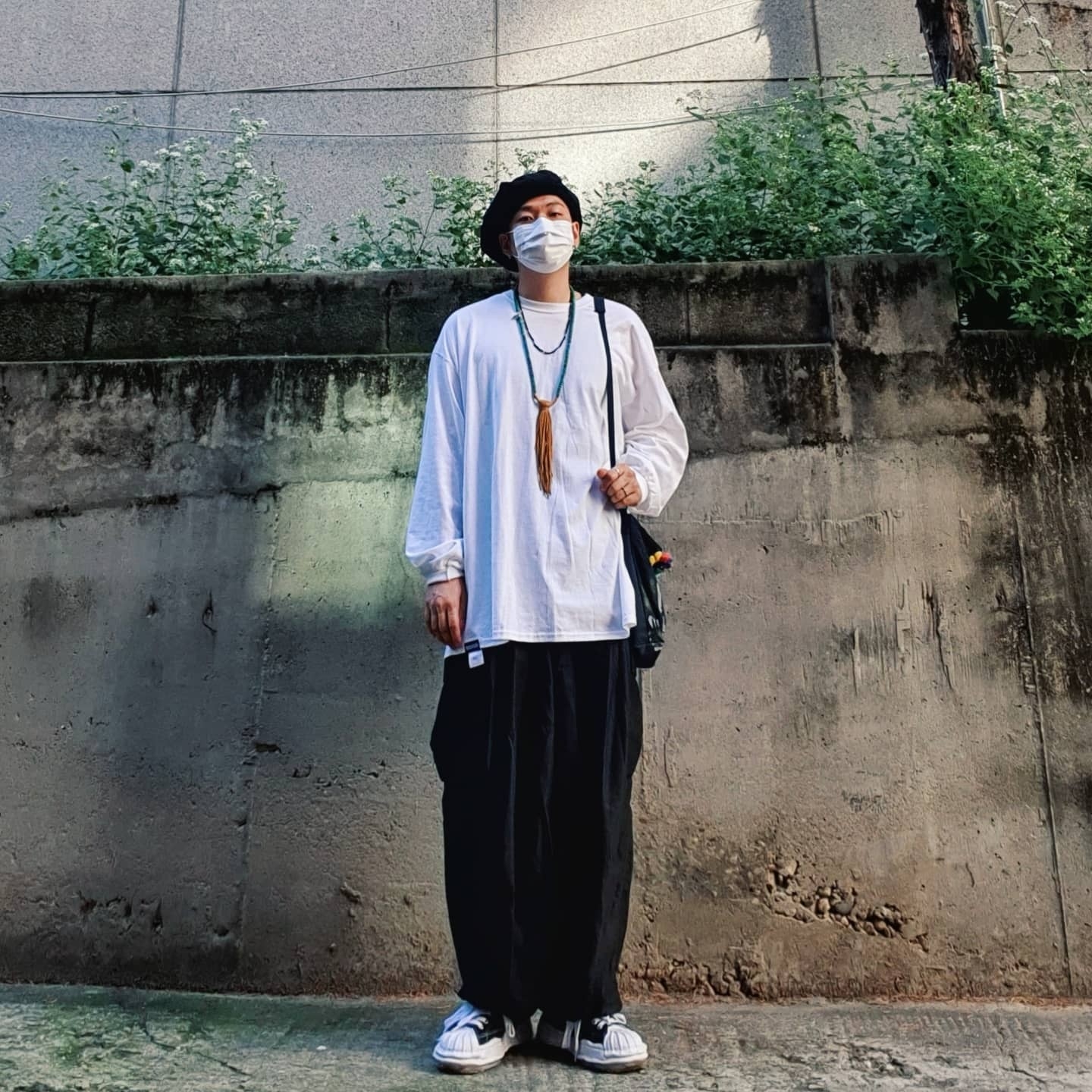 Maison Mihara Yasuhiro Blakey OG Sole Canvas Low-top Sneakers Black 착용 스타일 - 1