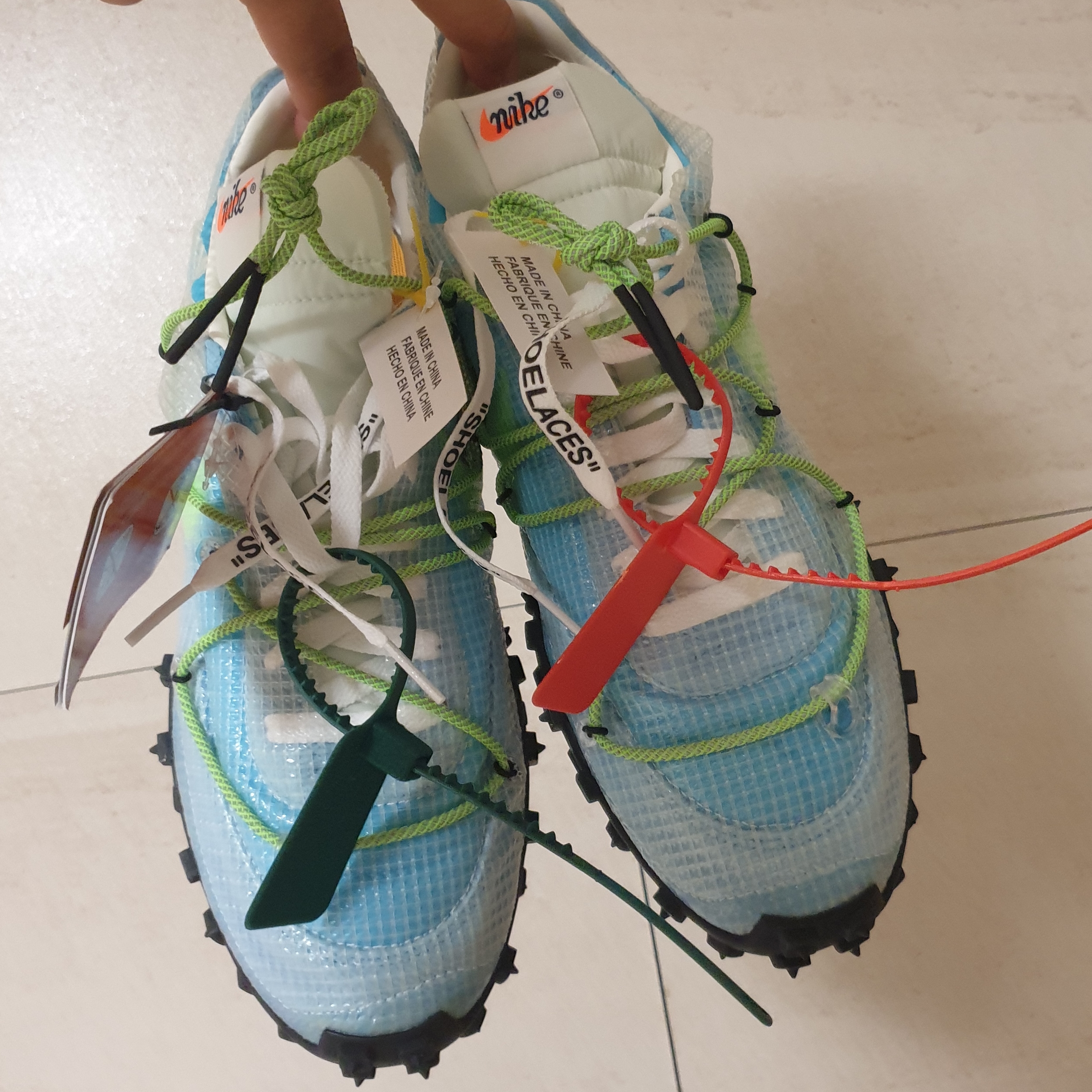 (W) Nike x Off-White Waffle Racer Vivid Sky 착용 스타일 - 1