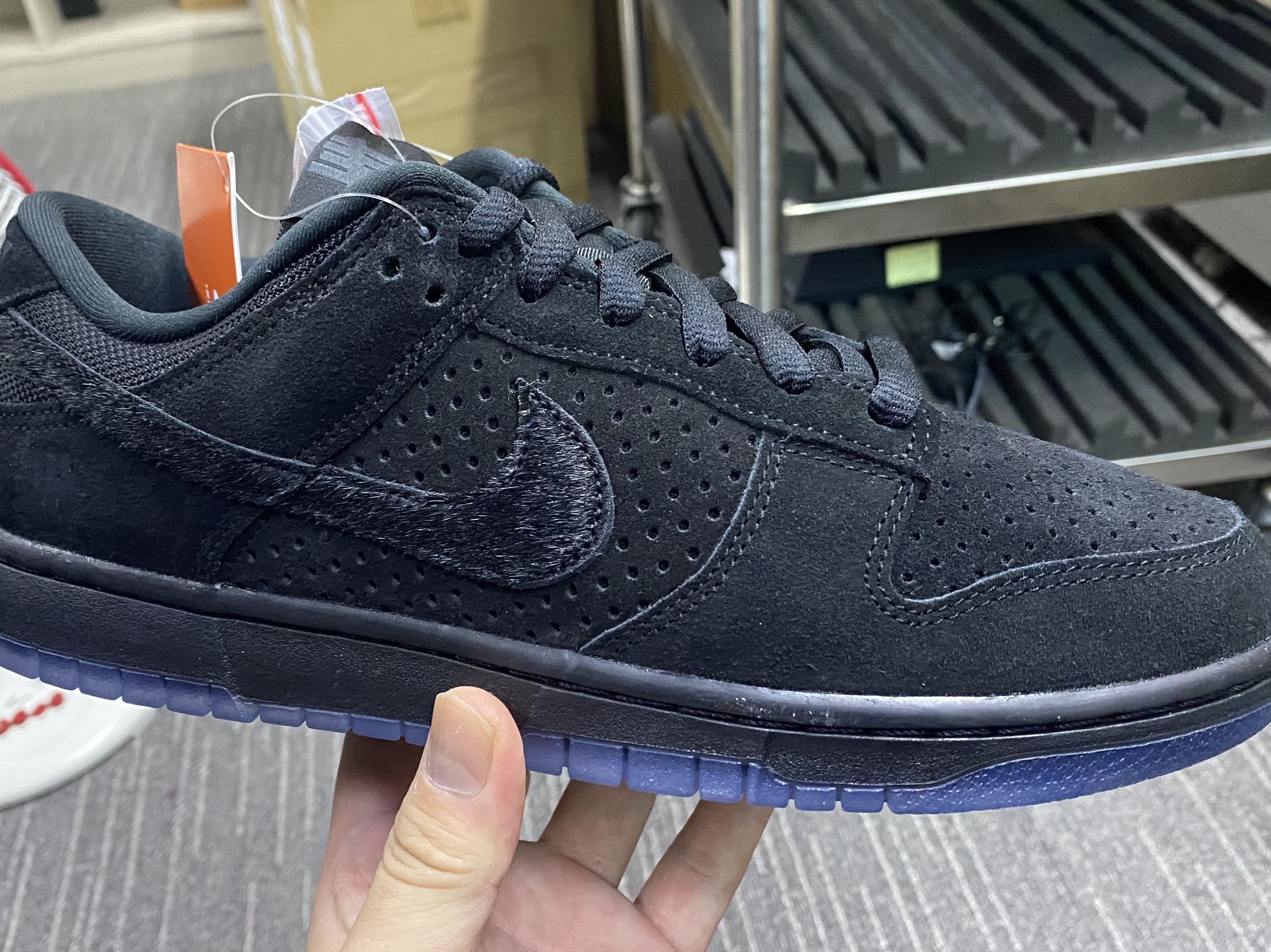 Nike x Undefeated Dunk Low SP 5 On It Black 착용 스타일 - 2