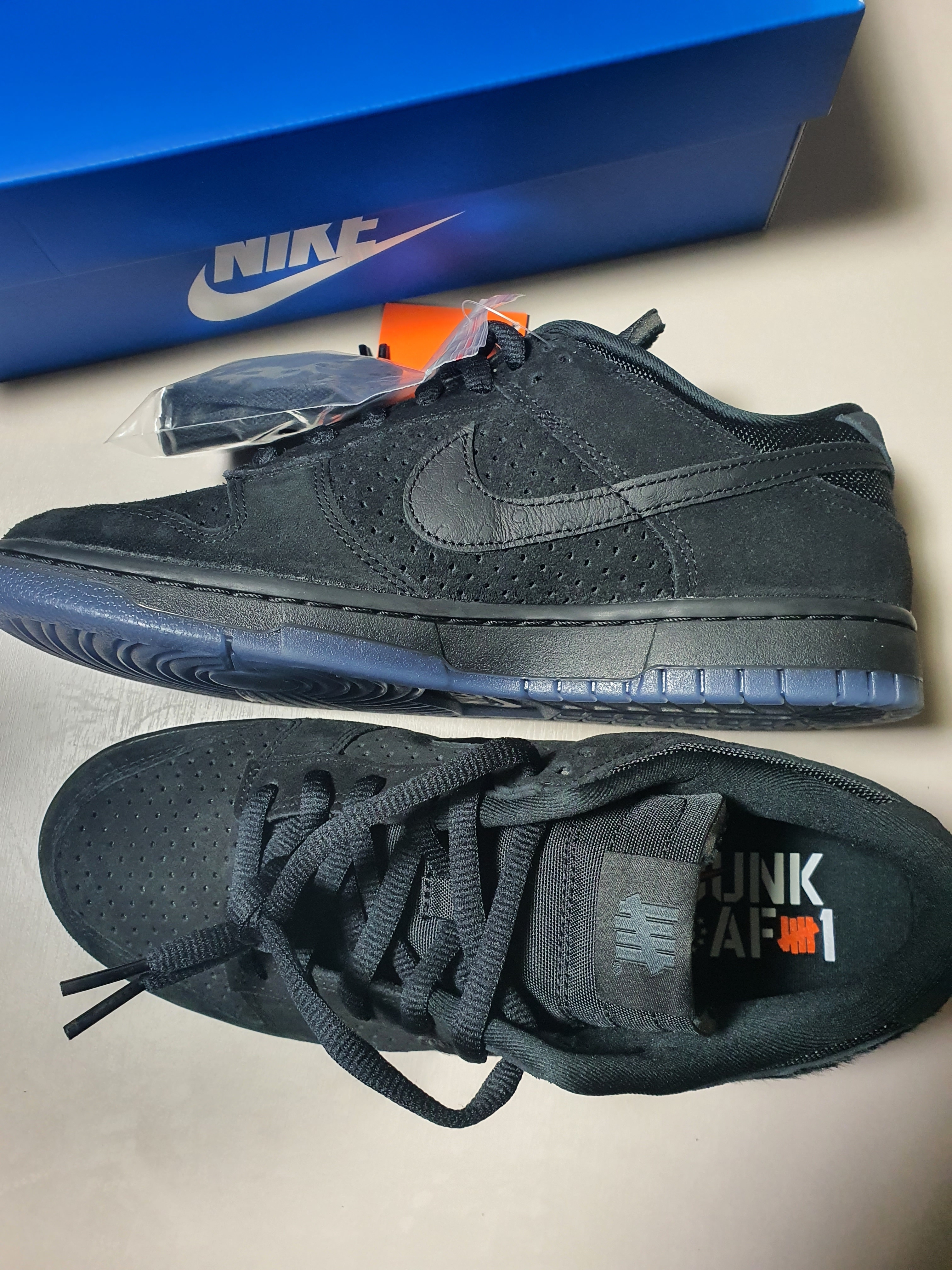 Nike x Undefeated Dunk Low SP 5 On It Black 착용 스타일 - 3