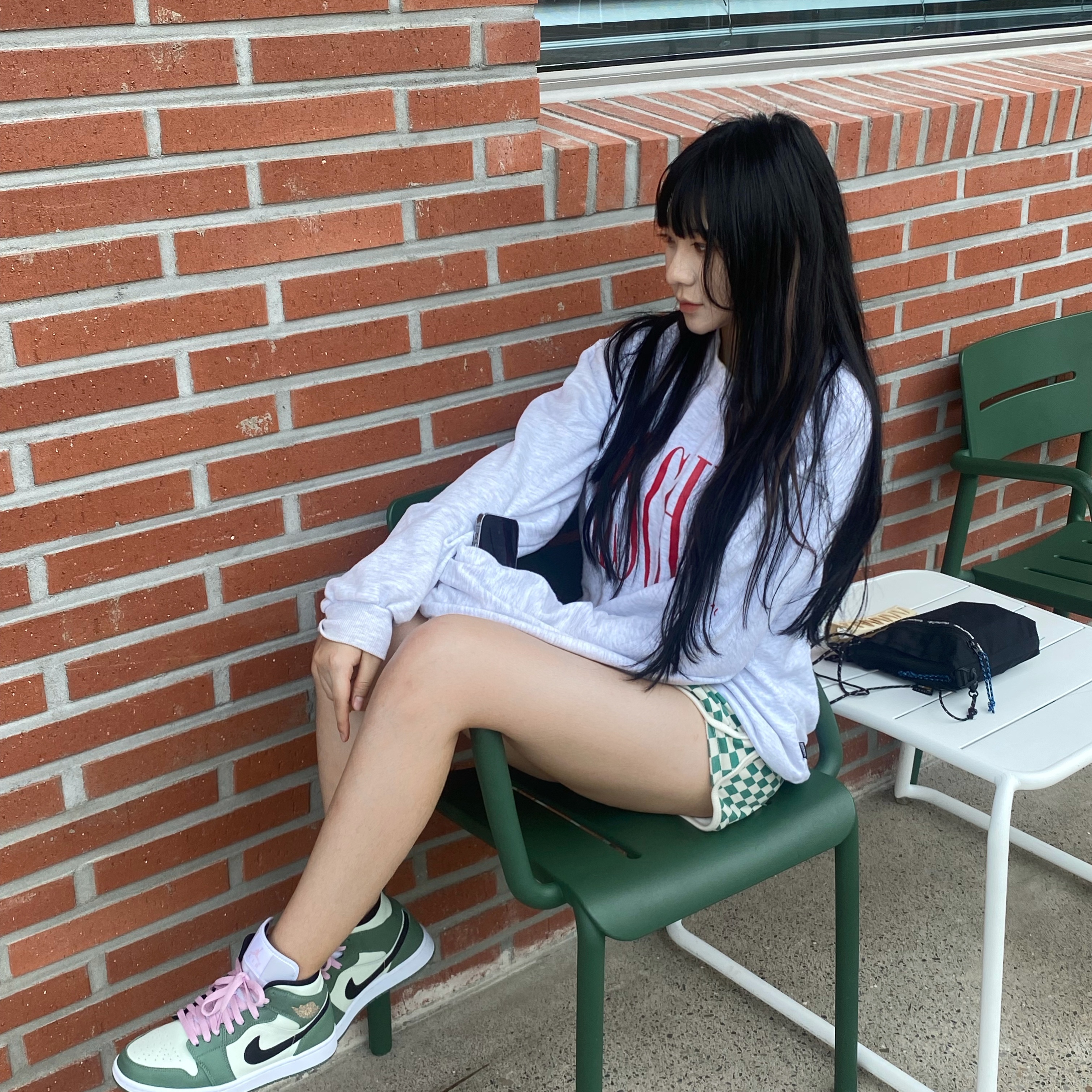 (W) Jordan 1 Mid SE Dutch Green 착용 스타일 - 2