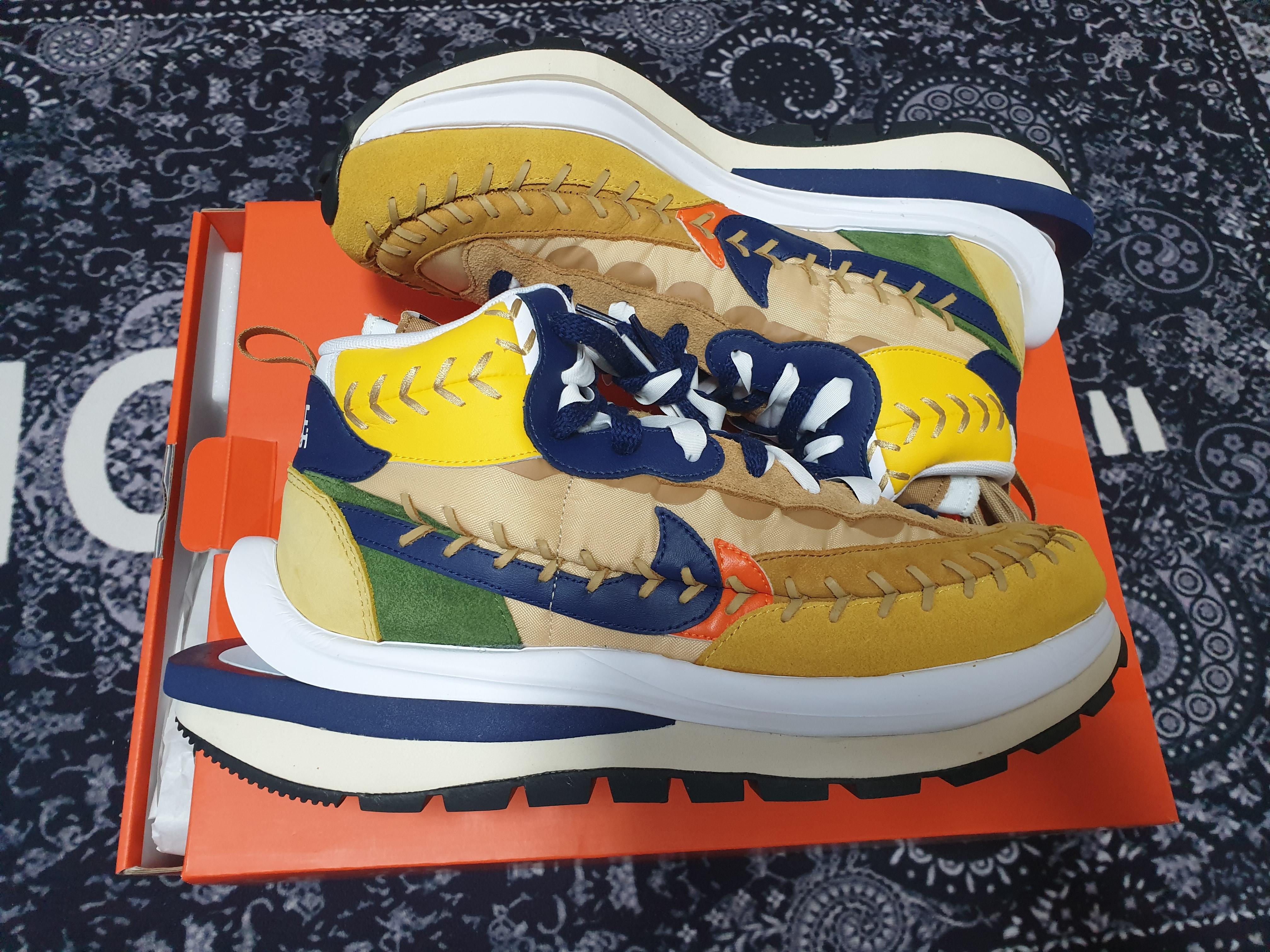 Nike x Sacai x Jean Paul Gaultier VaporWaffle Sesame Blue Void 착용 스타일 - 5