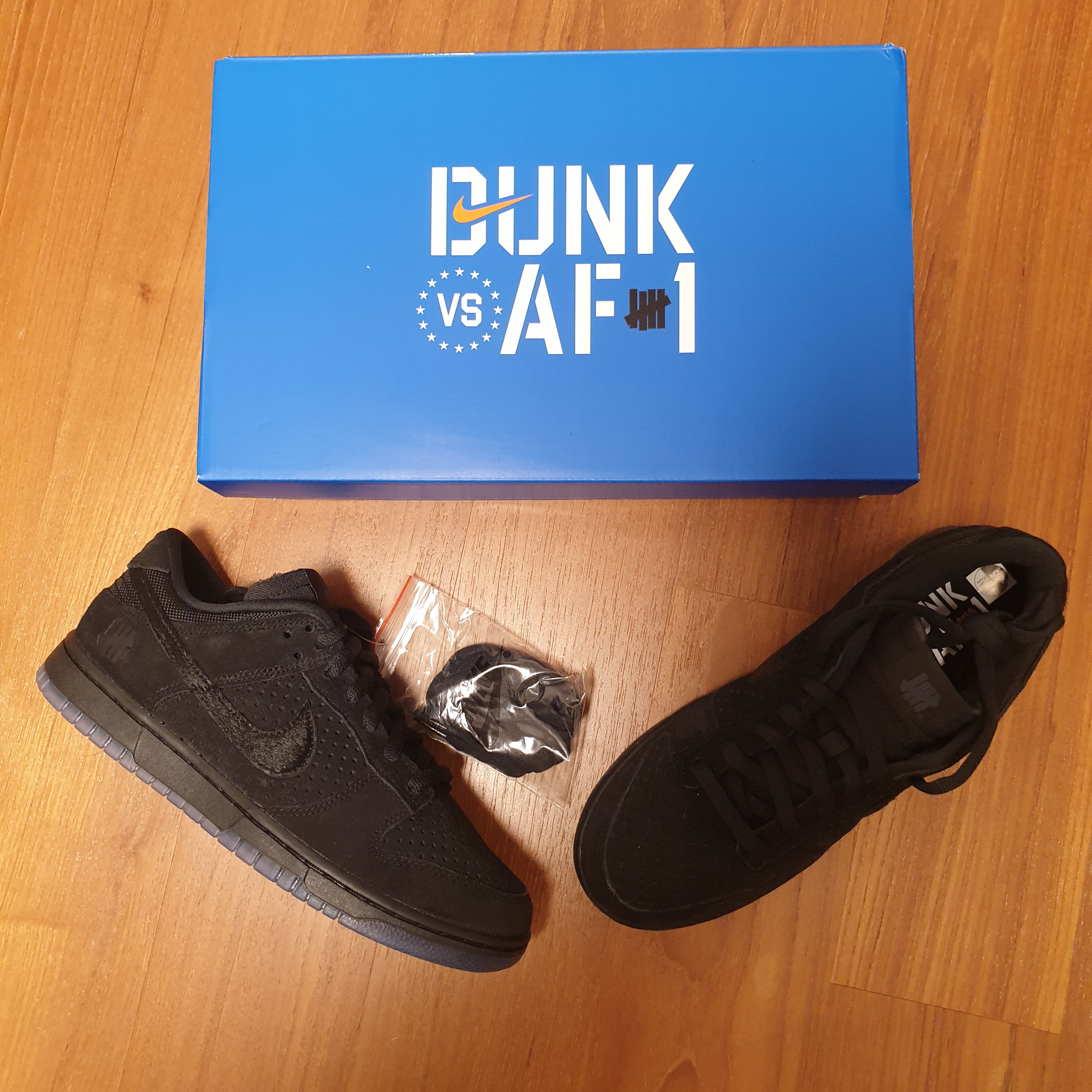Nike x Undefeated Dunk Low SP 5 On It Black 착용 스타일 - 3