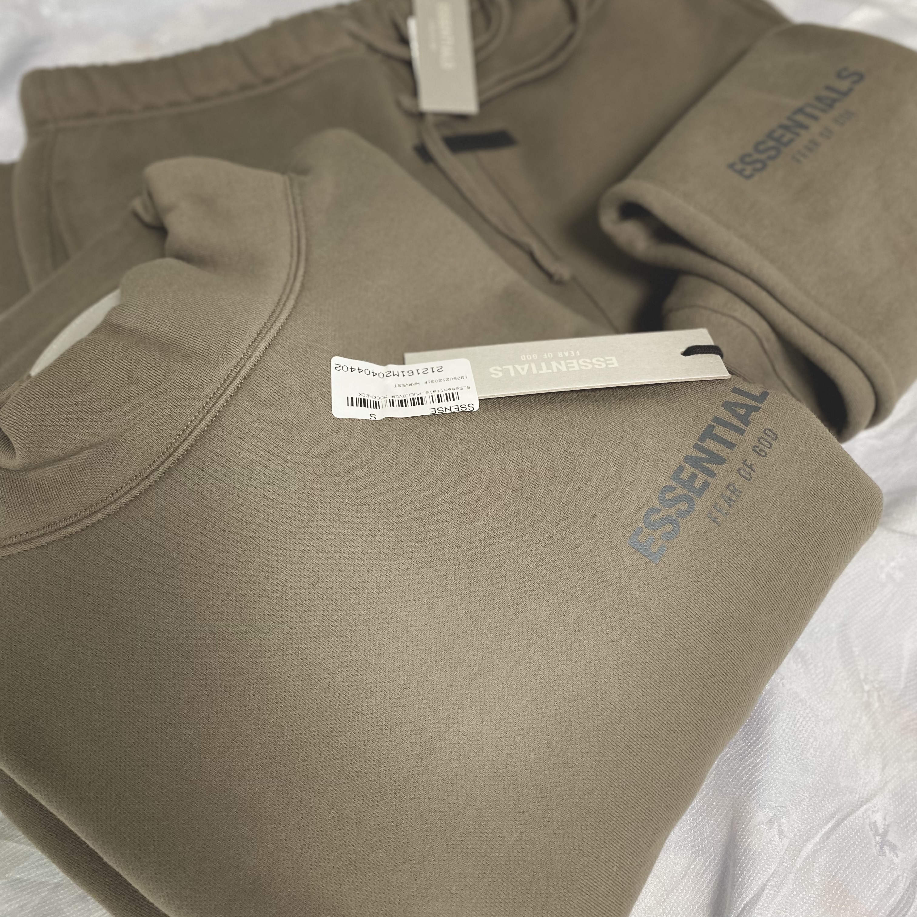 Essentials Pull-Over Mockneck Harvest - 21FW, Essentials Sweatpants Harvest - 21FW 착용 스타일 - 1