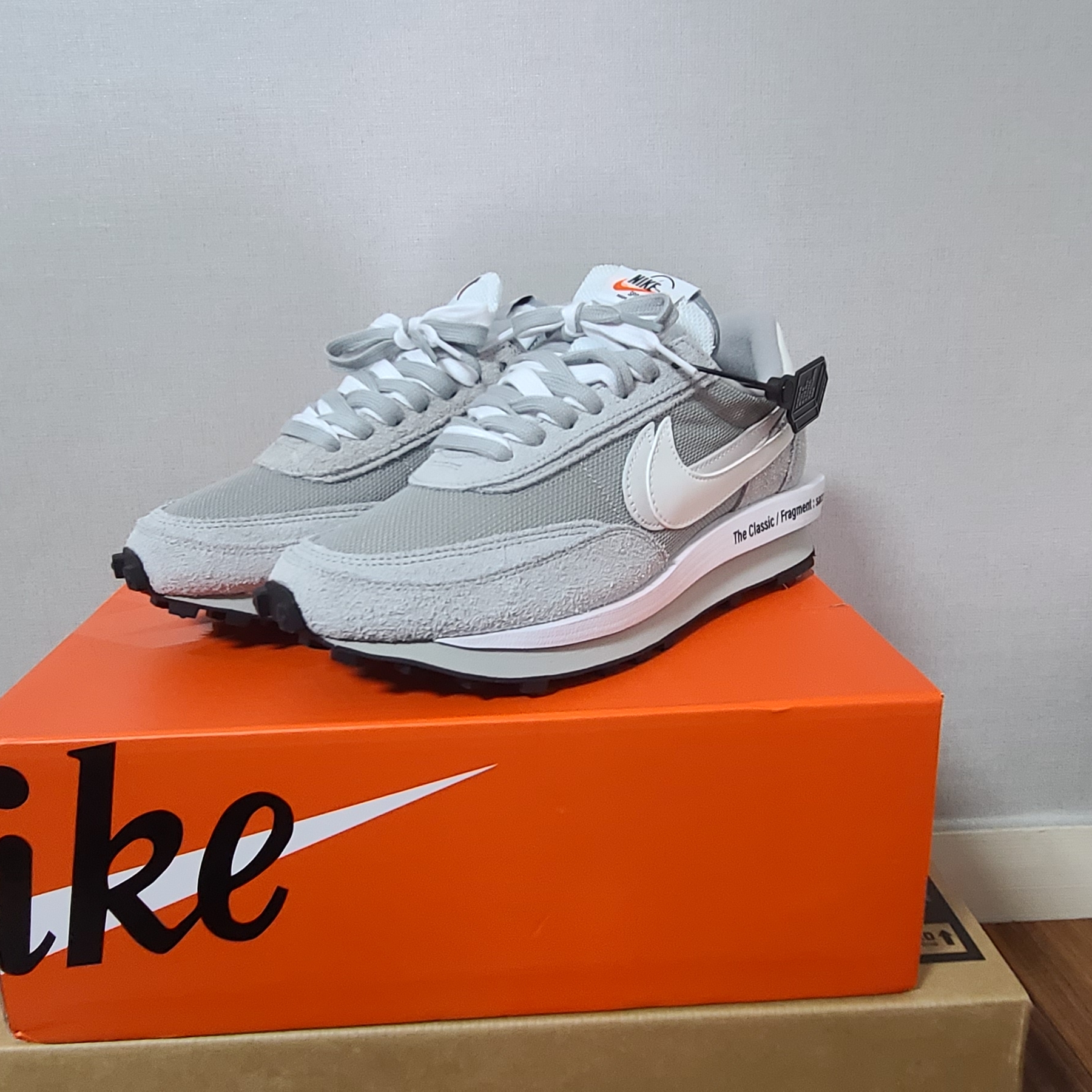 Nike x Sacai x Fragment LDWaffle Light Smoke Grey 착용 스타일 - 3