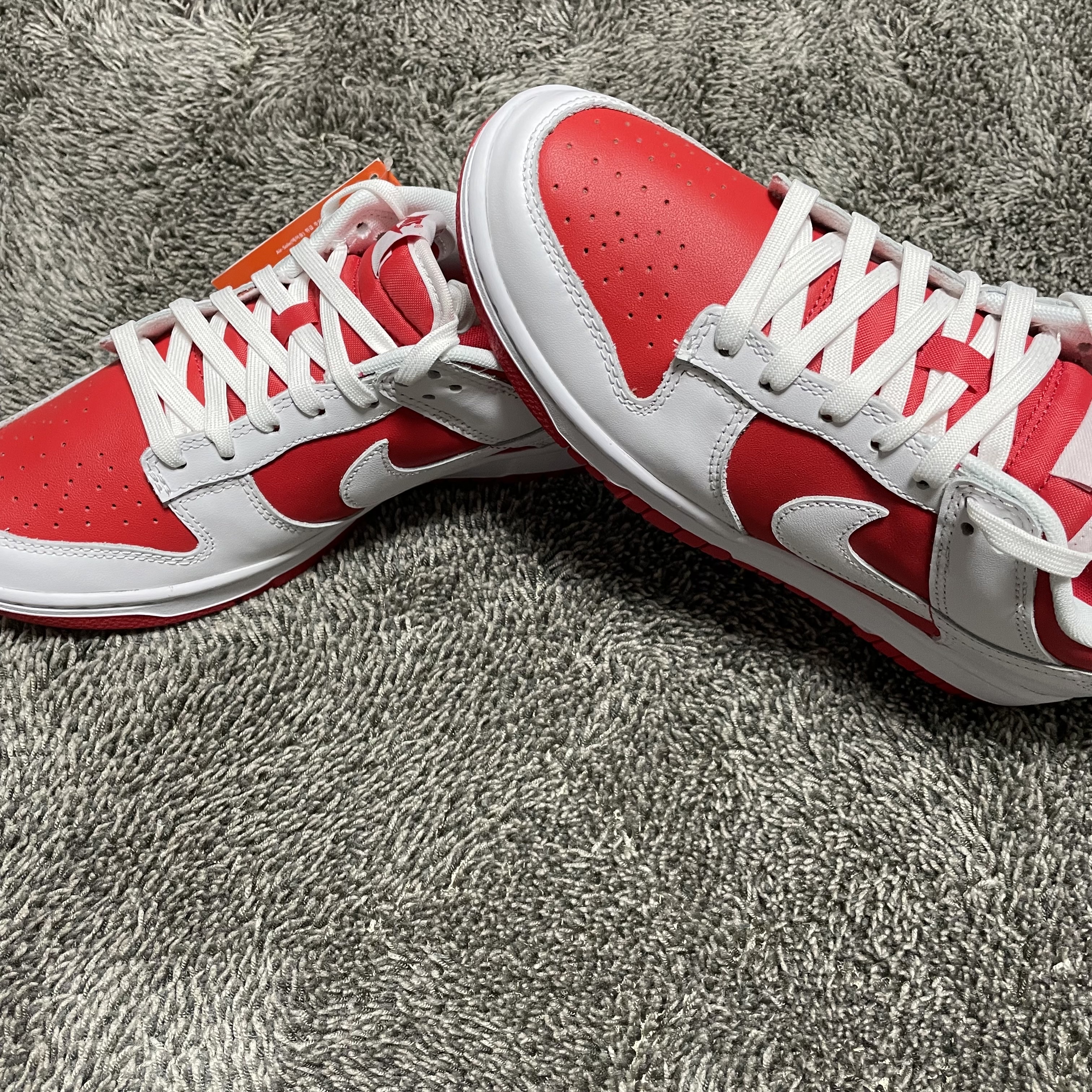 Nike Dunk Low Retro Championship Red 착용 스타일 - 3