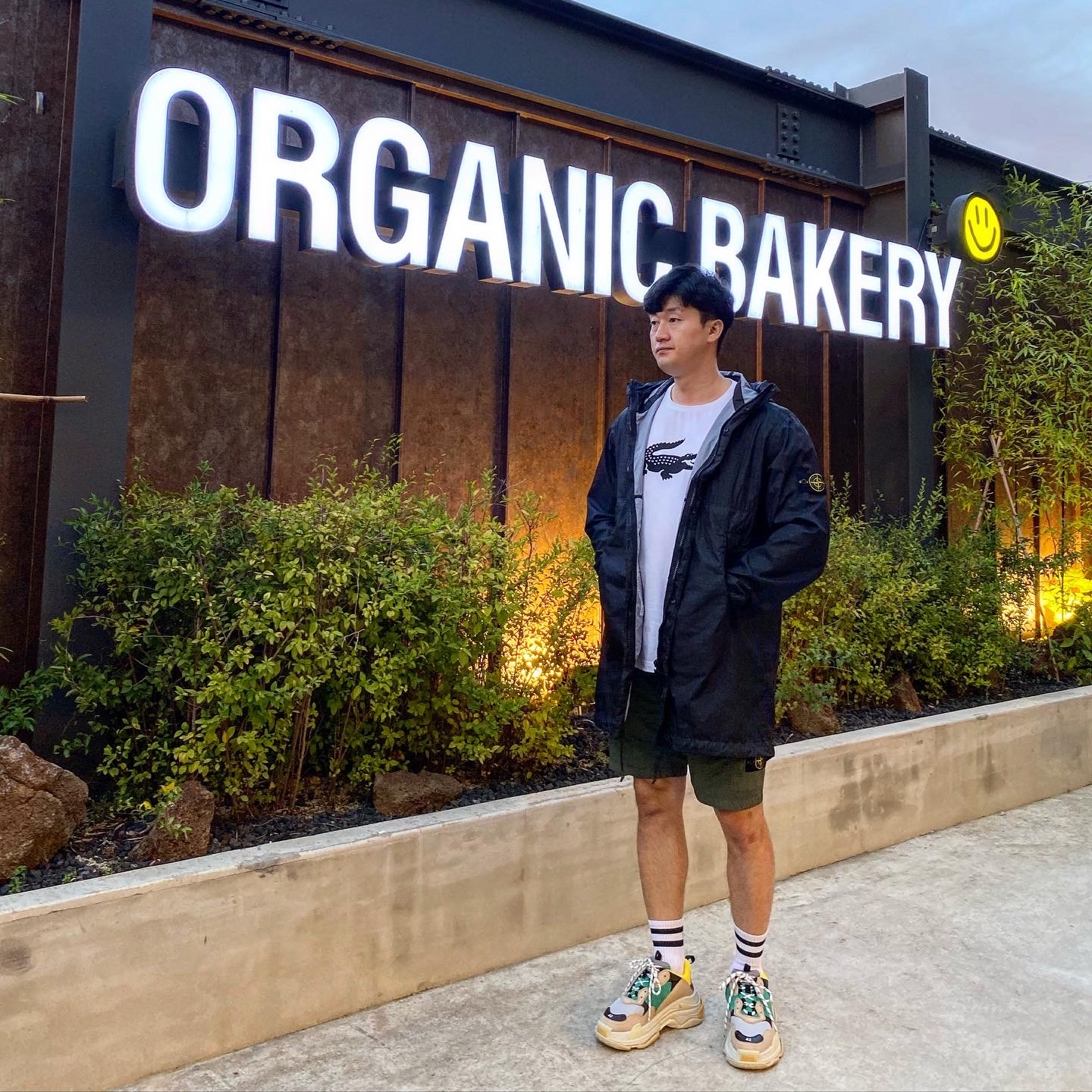 Balenciaga Triple S Yellow Green, Stone Island L1029 Seersucker Cargo Bermuda Shorts Black - 20SS 착용 스타일
