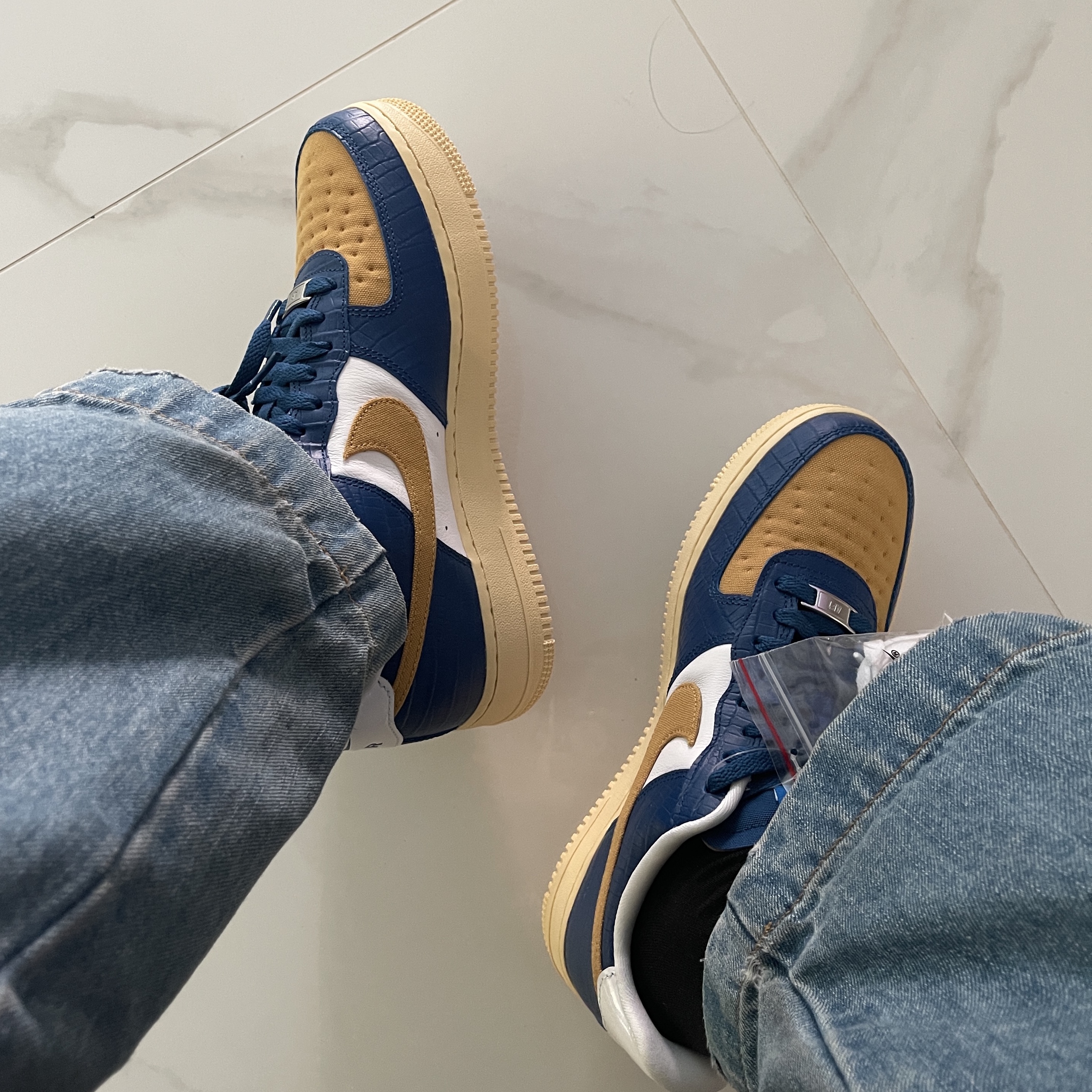 Nike x Undefeated Air Force 1 Low SP 5 On It Court Blue 착용 스타일 - 2
