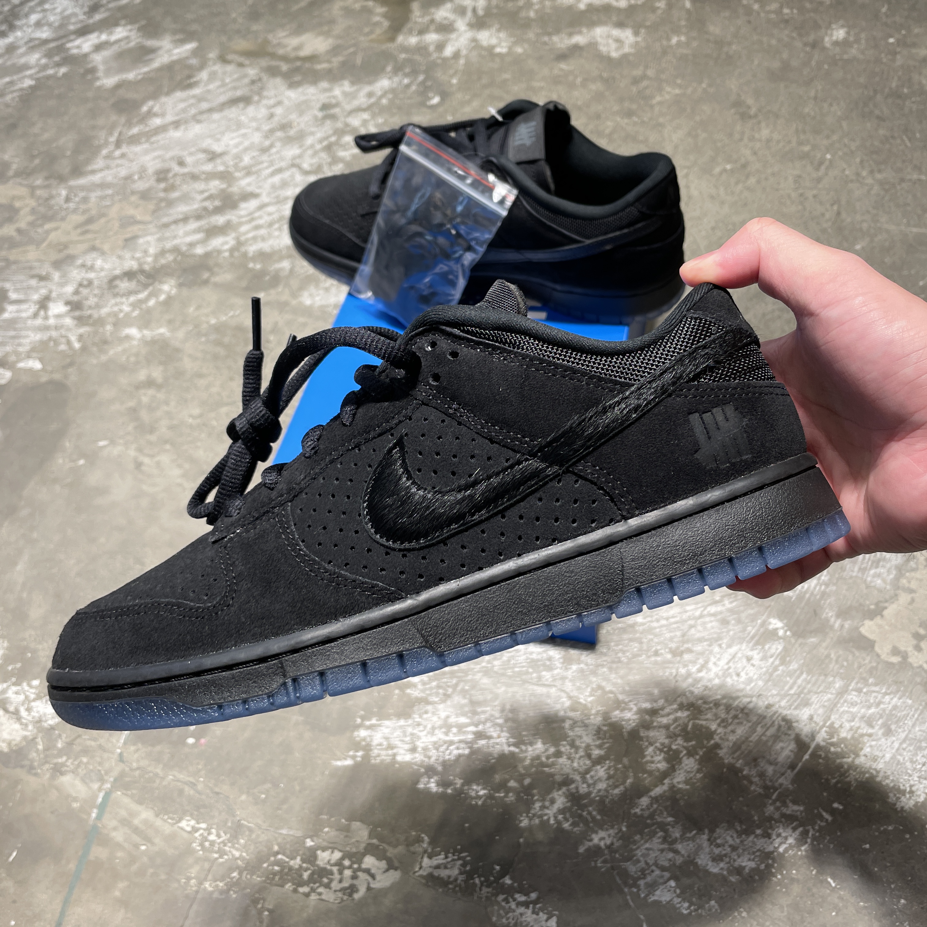 Nike x Undefeated Dunk Low SP 5 On It Black 착용 스타일 - 1