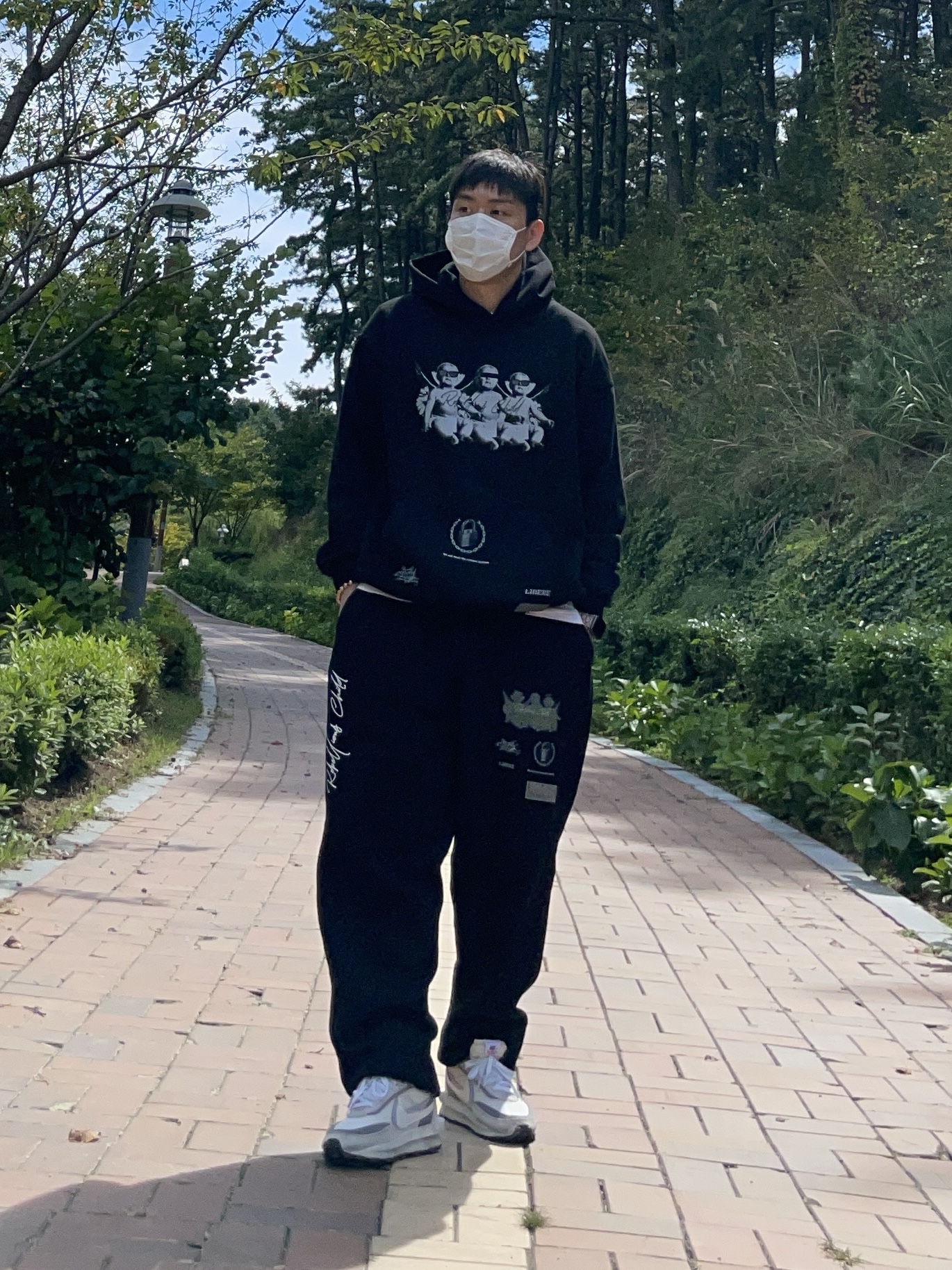 Nike x Sacai LDWaffle Summit White 착용 스타일 - 2