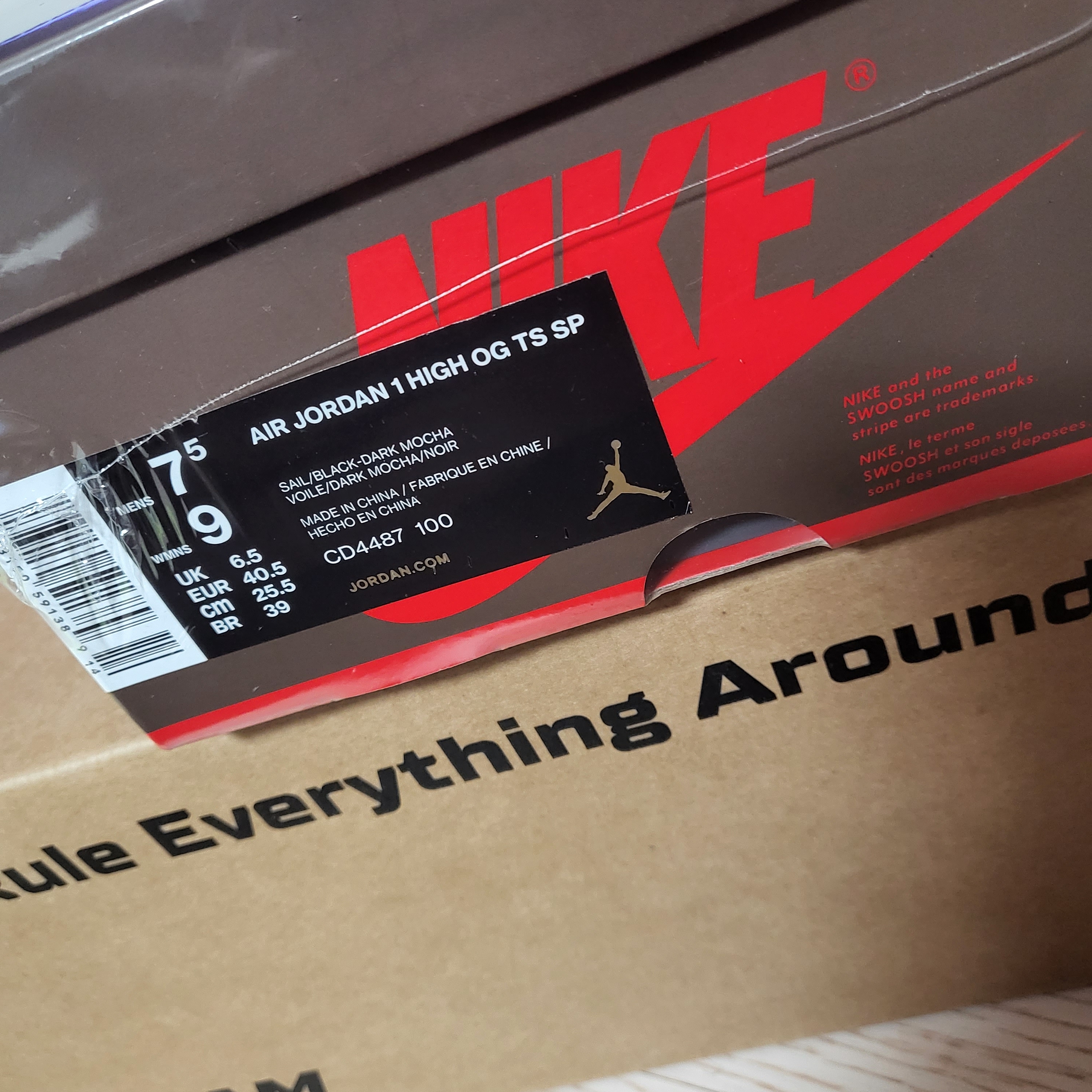 Jordan 1 x Travis Scott Retro High OG SP Mocha 착용 스타일 - 2