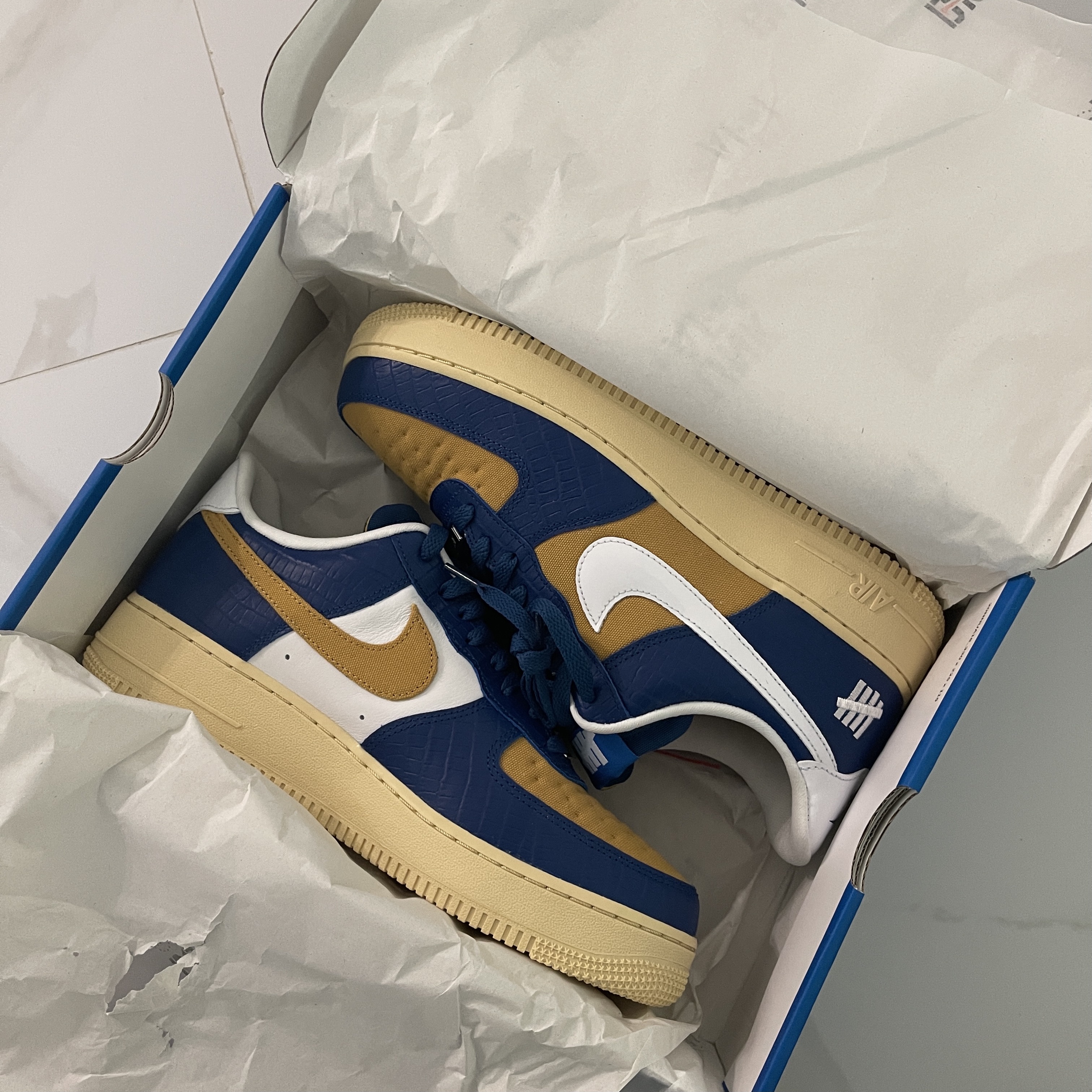 Nike x Undefeated Air Force 1 Low SP 5 On It Court Blue 착용 스타일 - 1