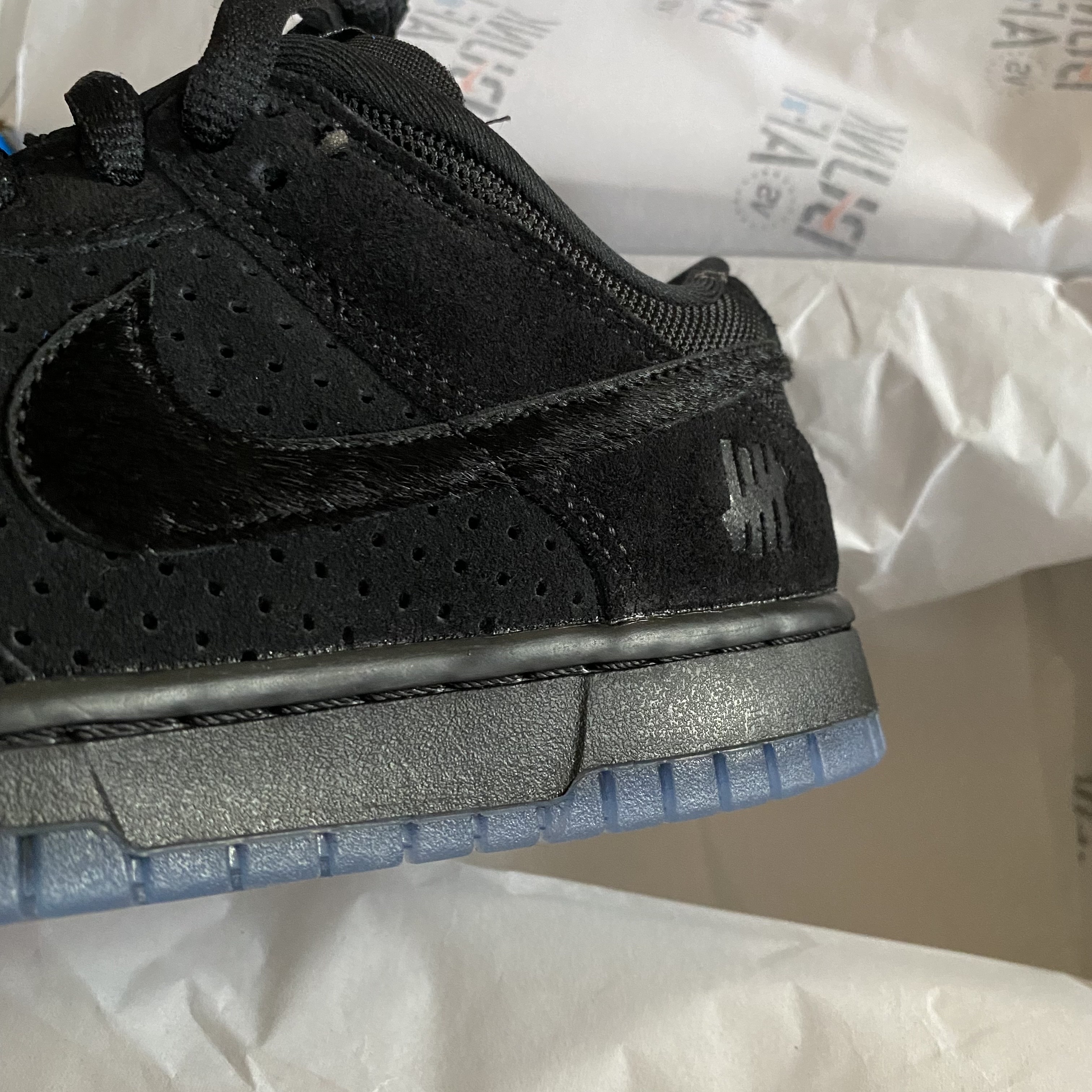 Nike x Undefeated Dunk Low SP 5 On It Black 착용 스타일 - 2
