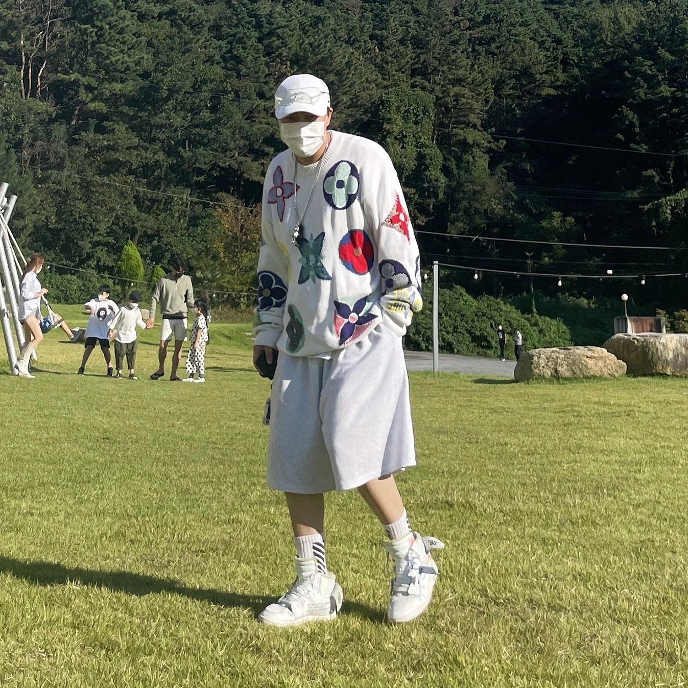 Jordan 1 x Off-White Retro High White, Nike x Drake Nocta Cardinal Stock Essential Cap White 착용 스타일