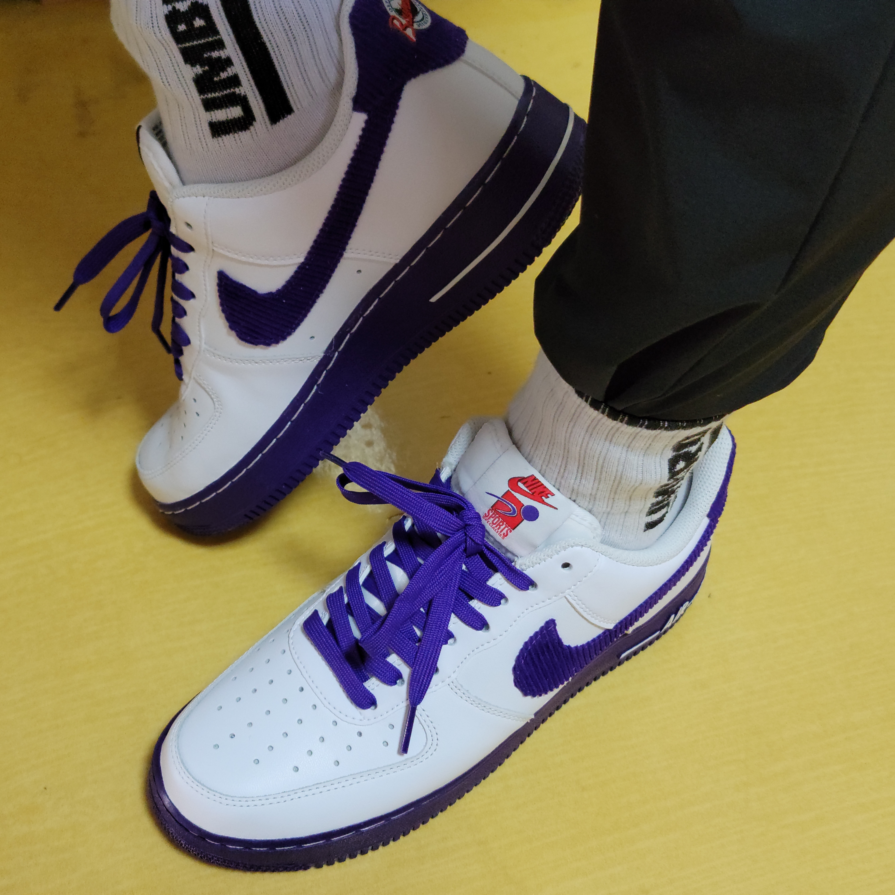 Nike Air Force 1 '07 LV8 EMB White and Court Purple 착용 스타일 - 1