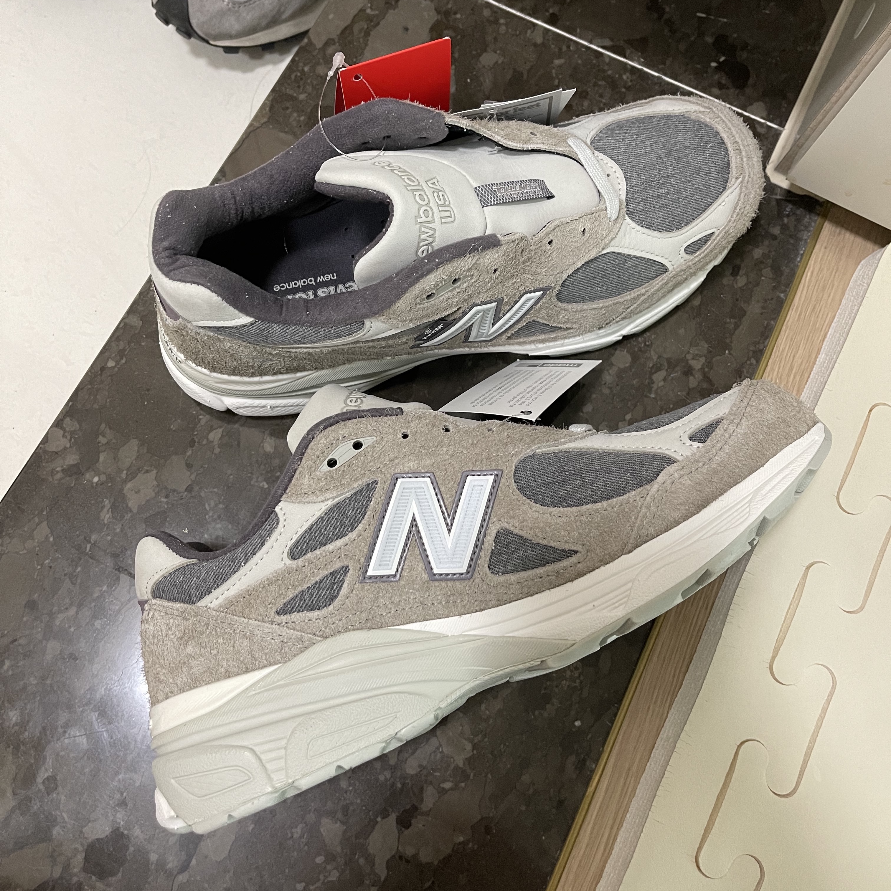 New Balance x Levi's 990v3 Grey (Levi's Tag) 착용 스타일 - 2