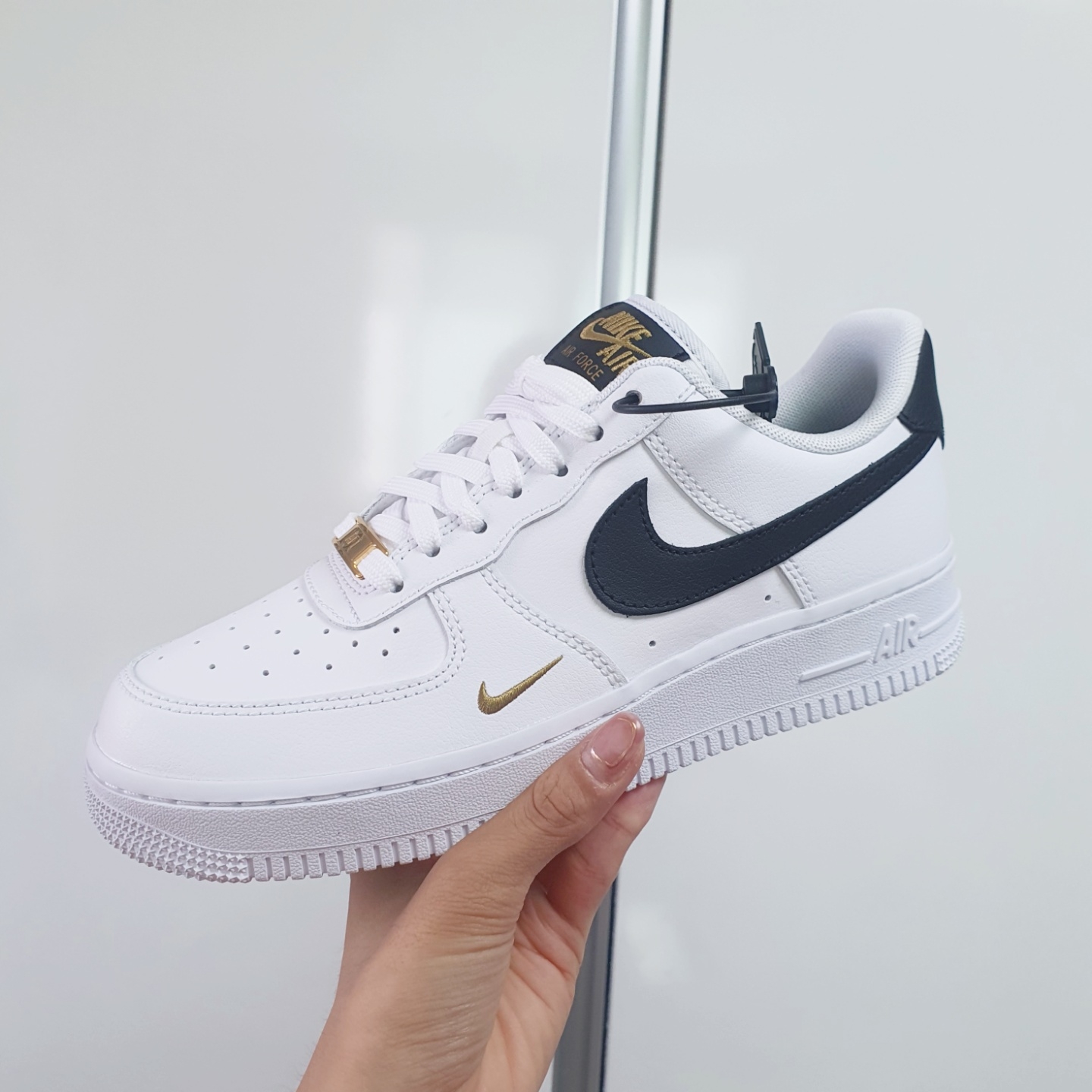 (W) Nike Air Force 1 '07 Essential White Black 착용 스타일
